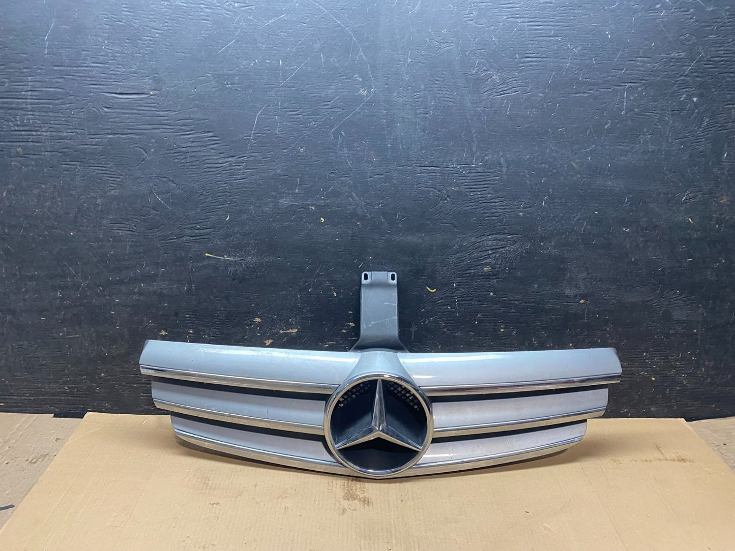 2003-2009 Mercedes Clk-Class W209 CLK550 CLK55 Front Upper Grill Grille x2986 DG0