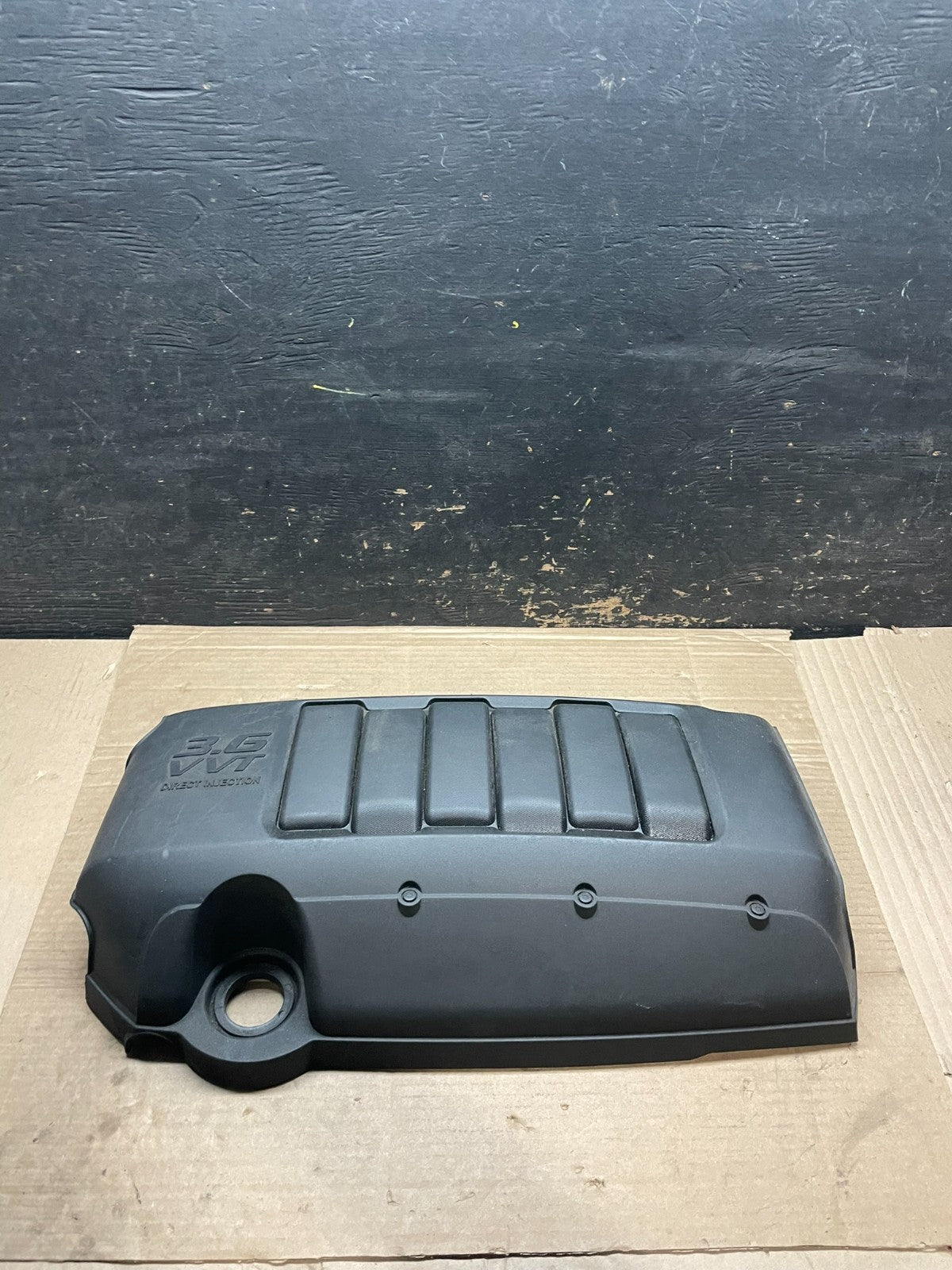 2007 to 2008 GMC Acadia 3.6L VVT Engine Cover Shield OEM V2949 DG0