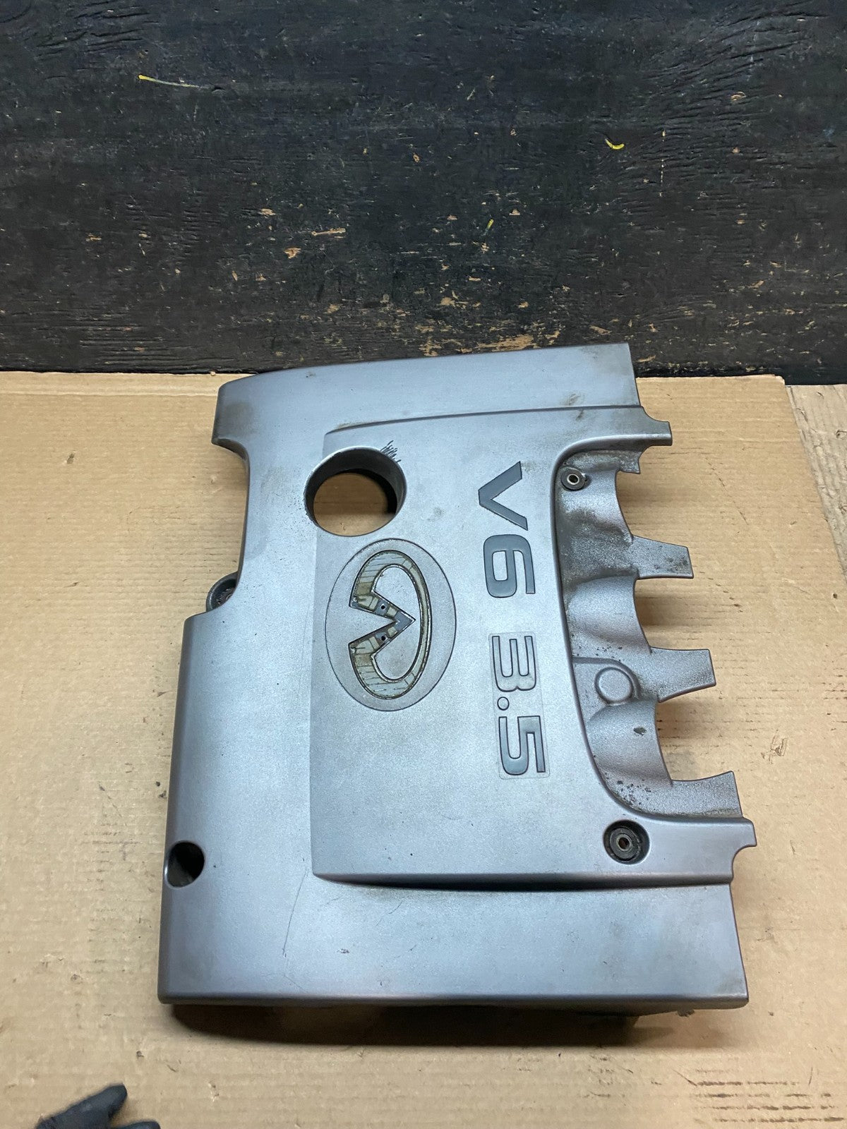 2002 to 2004 Infiniti i35 3.5L V6 Engine Motor Cover OEM V9327 DG2