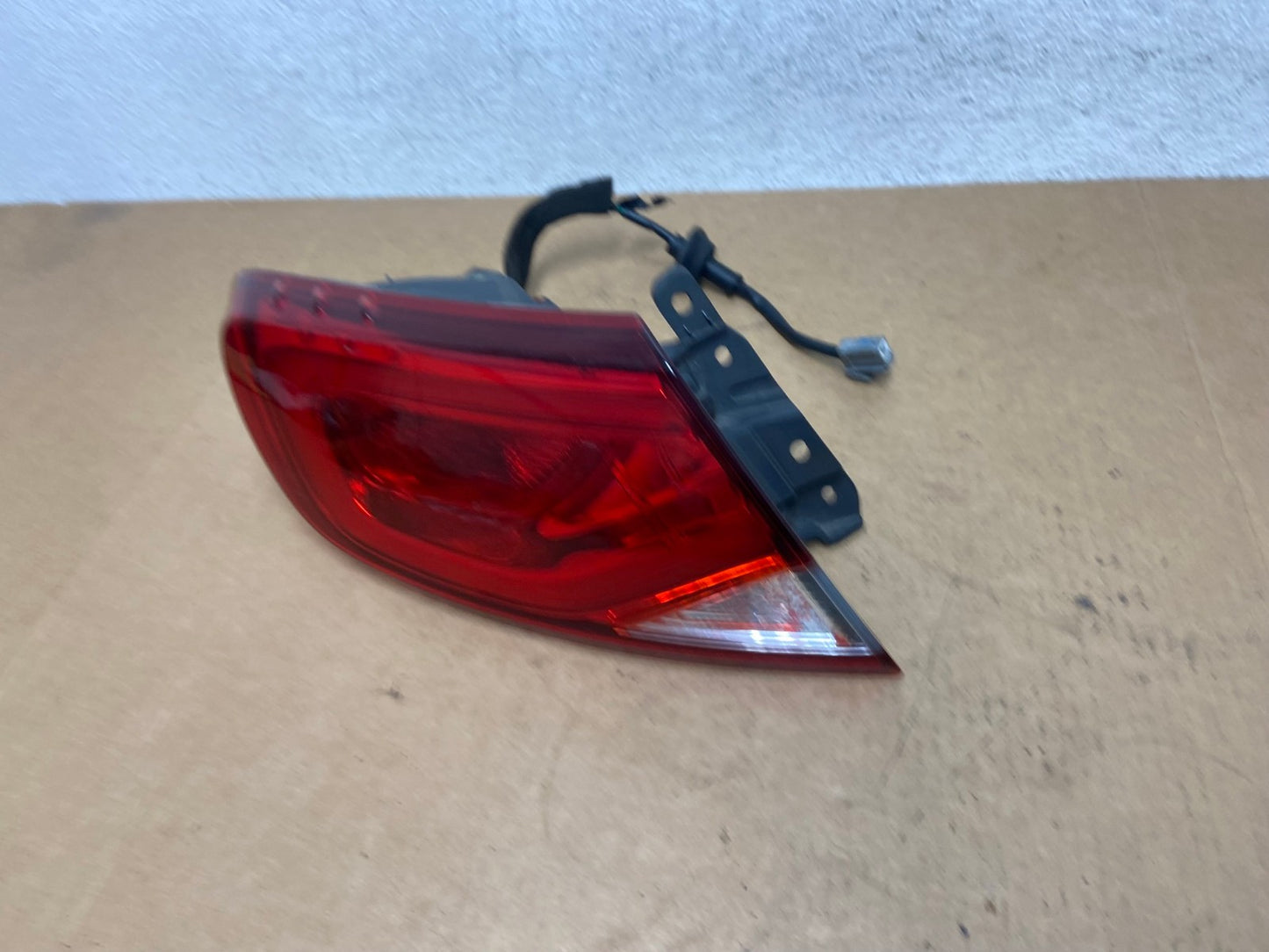 2015 2016 2017 Chrysler 200 Sedan Left Driver LH Side Tail Light AE2977 LK1