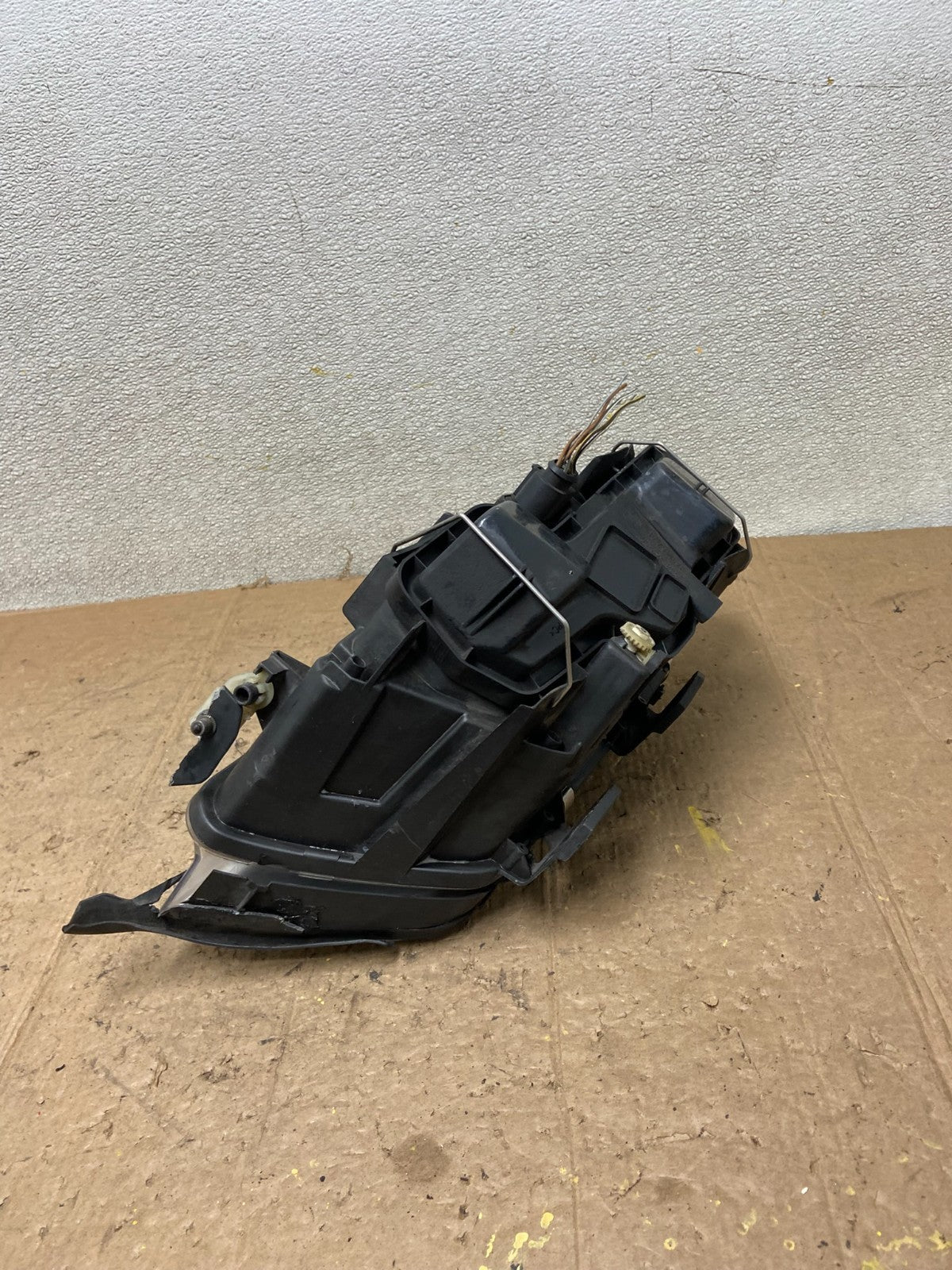 2002 to 2004 Audi A6 Left Driver LH Side Halogen Headlight OEM AA43293