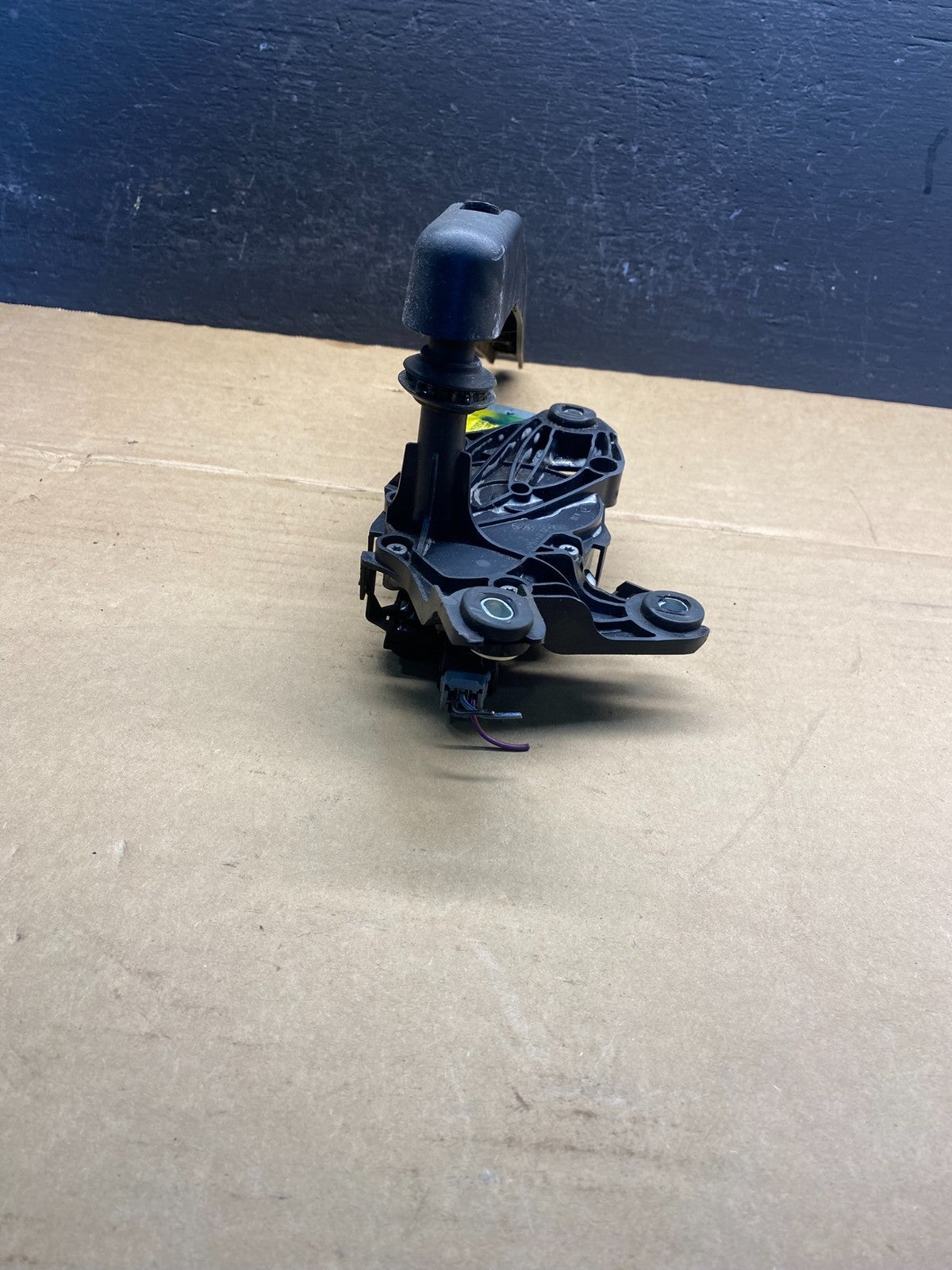 2011 to 2019 Ford Explorer Rear Windshield Wiper Motor ad3526 DG4