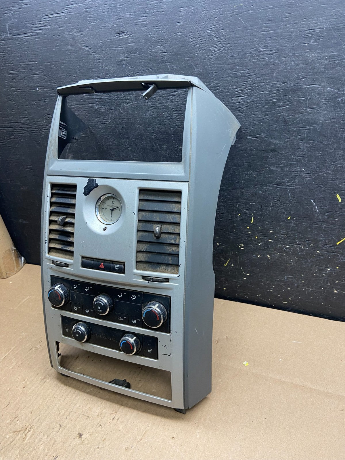 2008-2010 Chrysler Town Country Climate Control Panel Center Dash Trim T4606 DG1