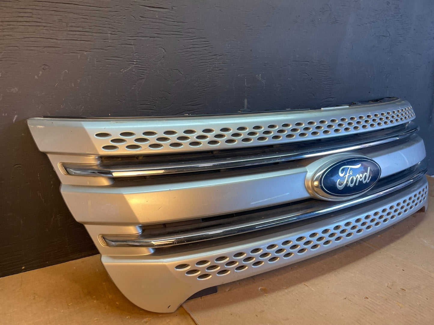 2011 to 2015 Ford Explorer Upper Front Grill Grille AB7876 DG2
