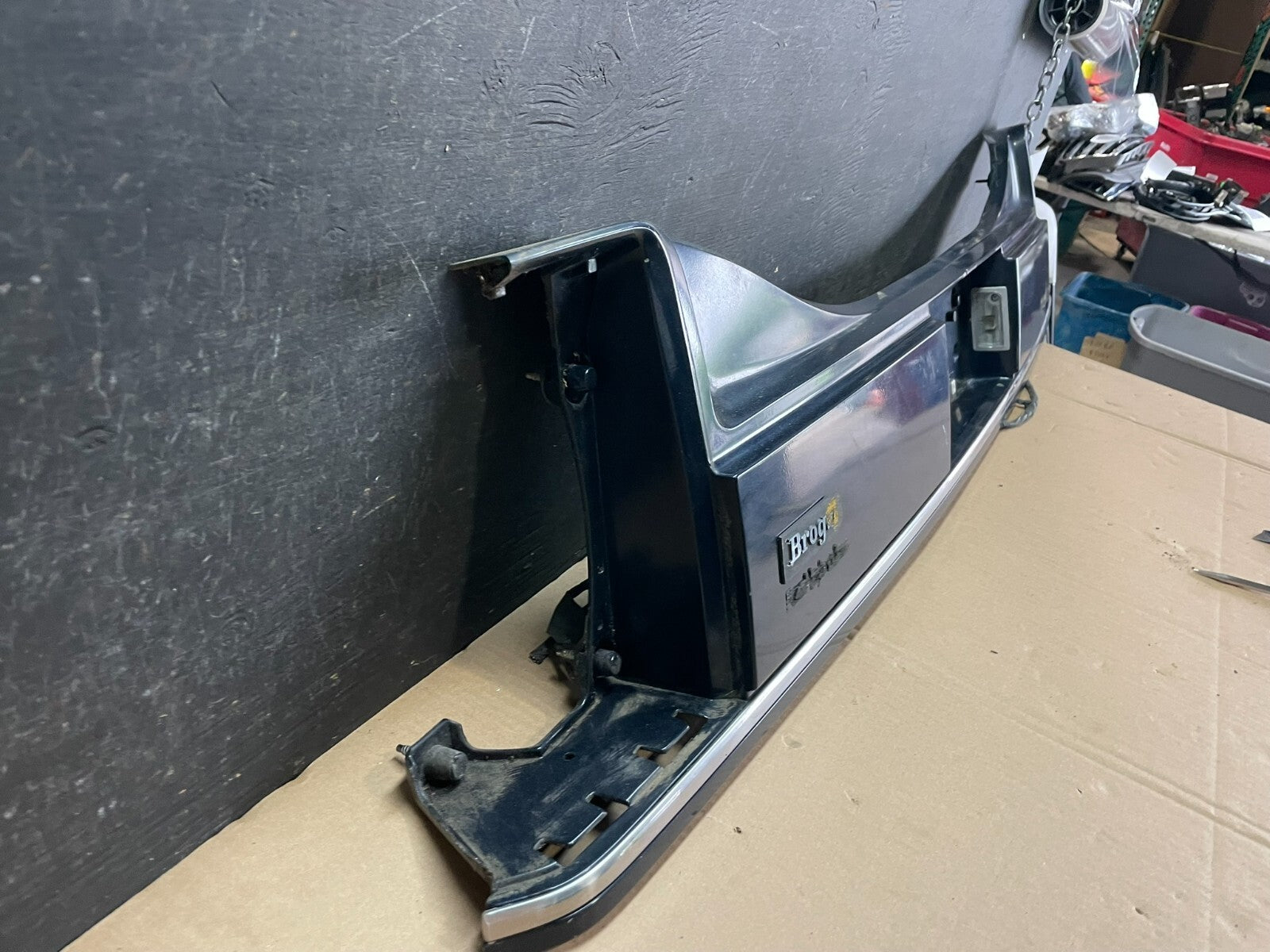 1986 - 1990 Oldsmobile Delta 88 Tail Light Panel Oem Valance Filler M9012 DG2
