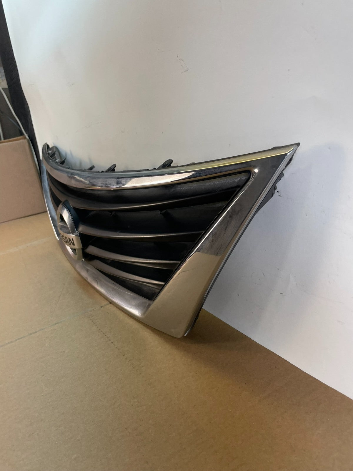 2012 to 2014 Nissan Versa Sedan Front Upper Grill Grille AH6057 DG1