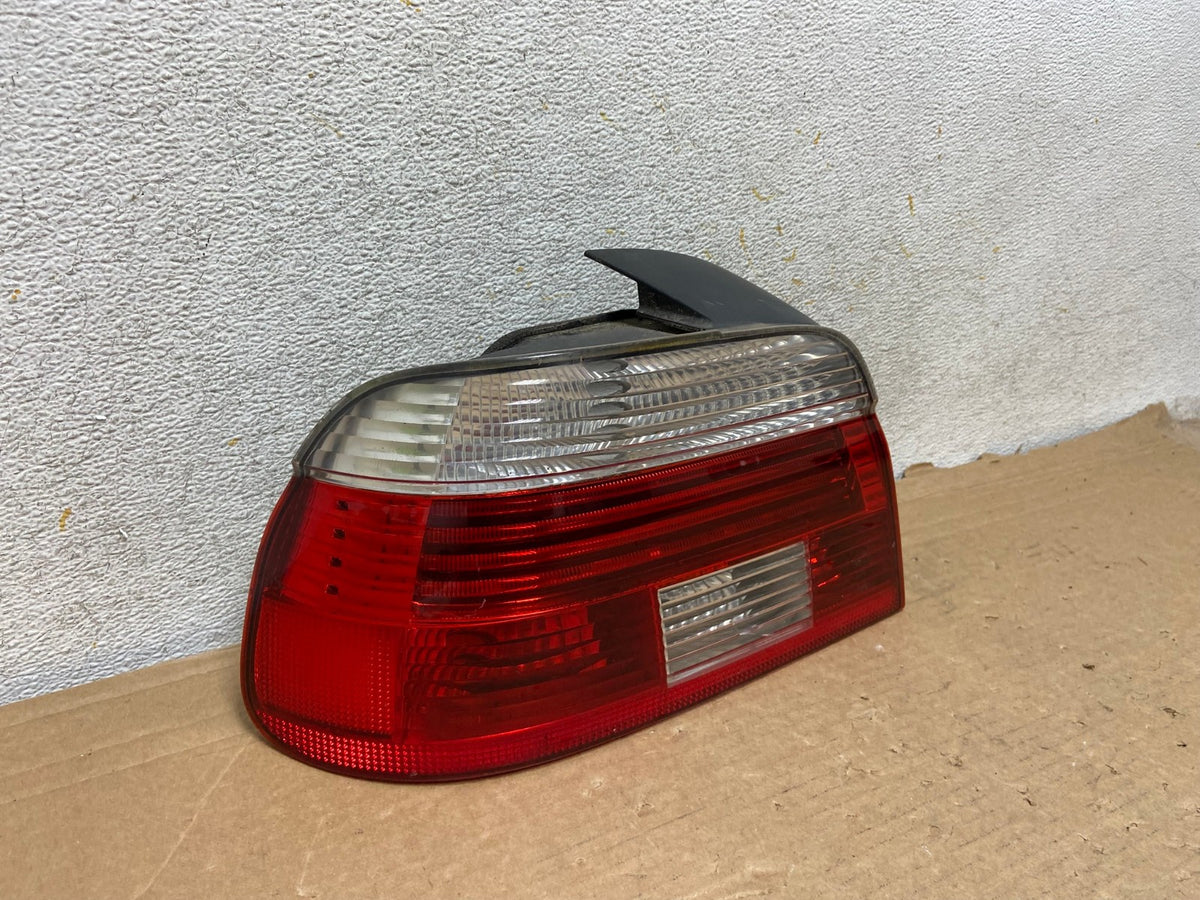 2001- 2003 BMW 5 Series E39 530i Left Driver LH Tail Light AH8440 LK1