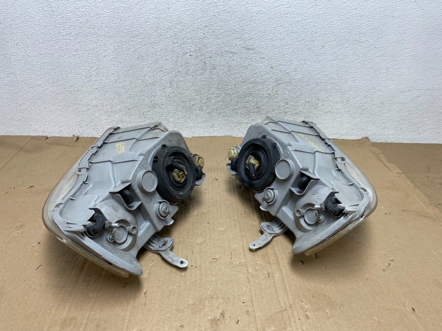 2004 - 2006 Chevrolet Aveo Hatchback Left+Right Headlights Halogen AE9159 DW8
