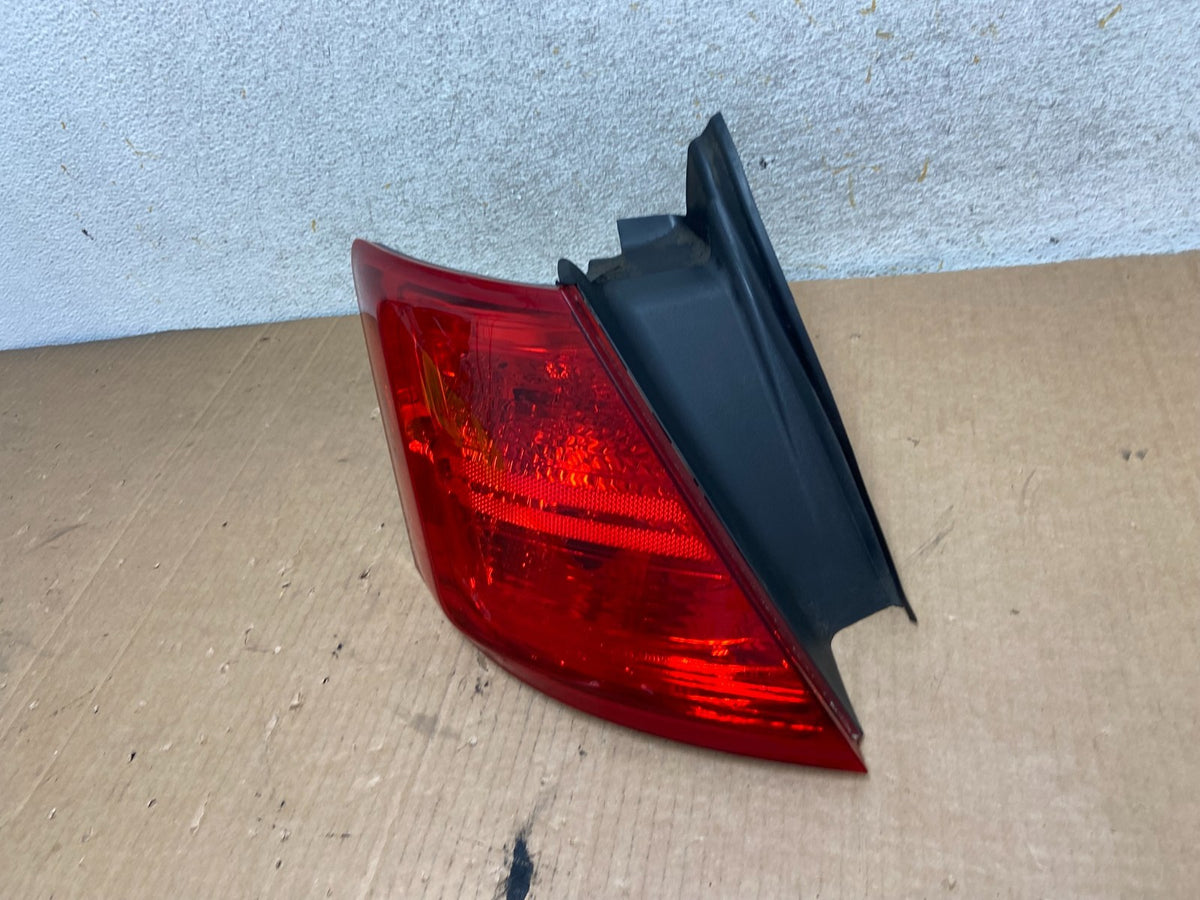2014 to 2018 Ford Taurus Interceptor Left Driver LH Side Tail Light AI8756 LK1