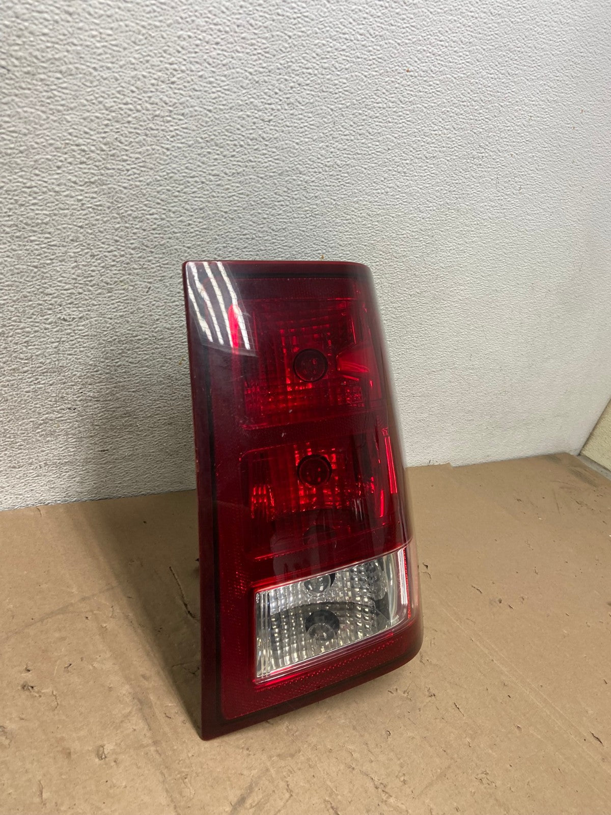 2005 - 2006 Jeep Grand Cherokee Right Passenger Rh Tail Light AG4966 LK2