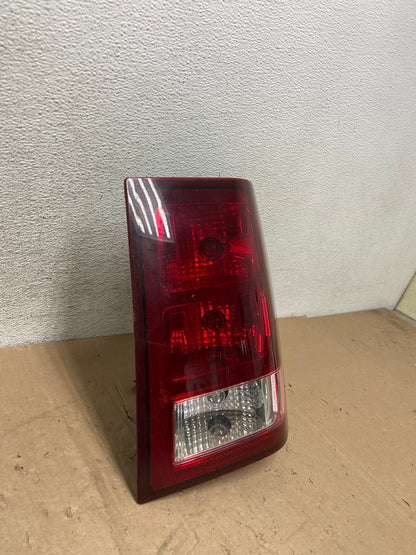 2005 - 2006 Jeep Grand Cherokee Right Passenger Rh Tail Light AG4966 LK2