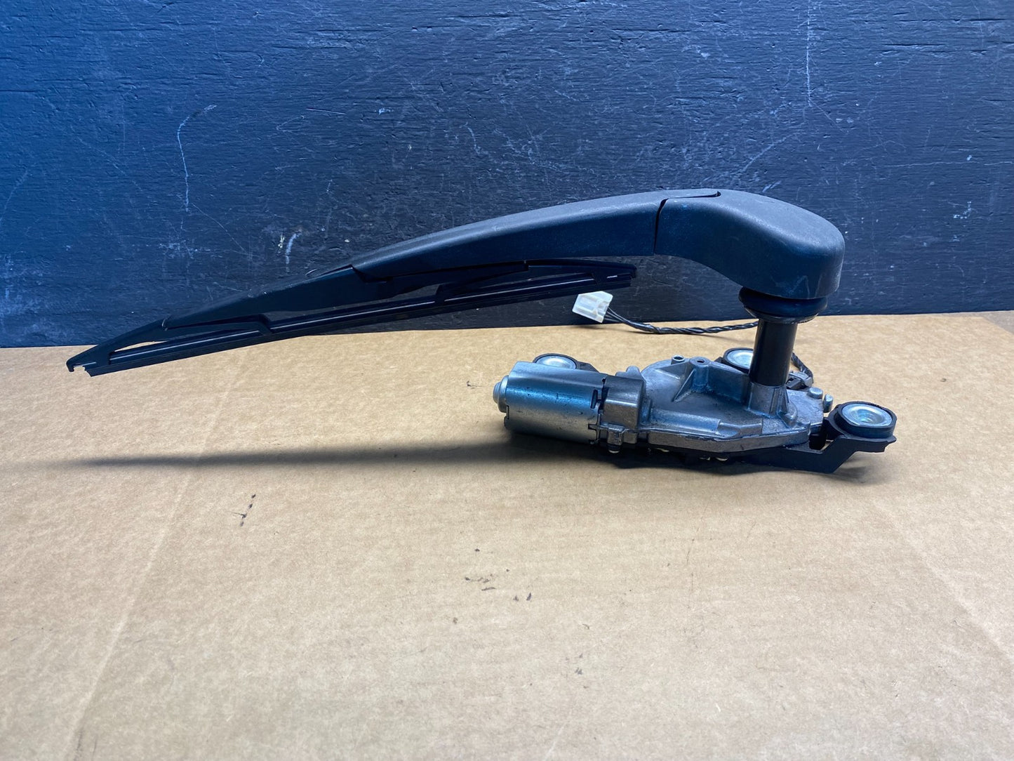 2012 to 2014 Ford Focus Rear Windshield Wiper Motor BV61-17K441-AA AD7466 DG3
