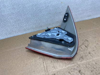2001-2004 Mercedes-Benz C230 C240 W203 C-Class Right Passenger Tail Light Z11674