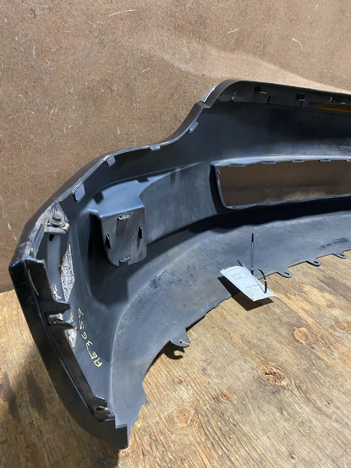 2011 to 2012 GMC Acadia Denali Front Lower Bumper Cover 22821302 AE365910