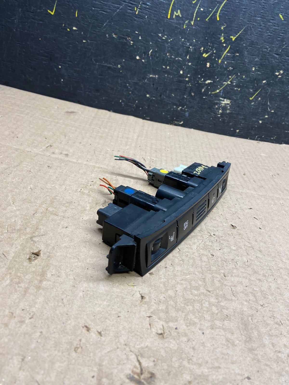 2006 - 2012 Kia Sedona Entourage Front Heated Seat Switch ESC OFF z0104 DG1