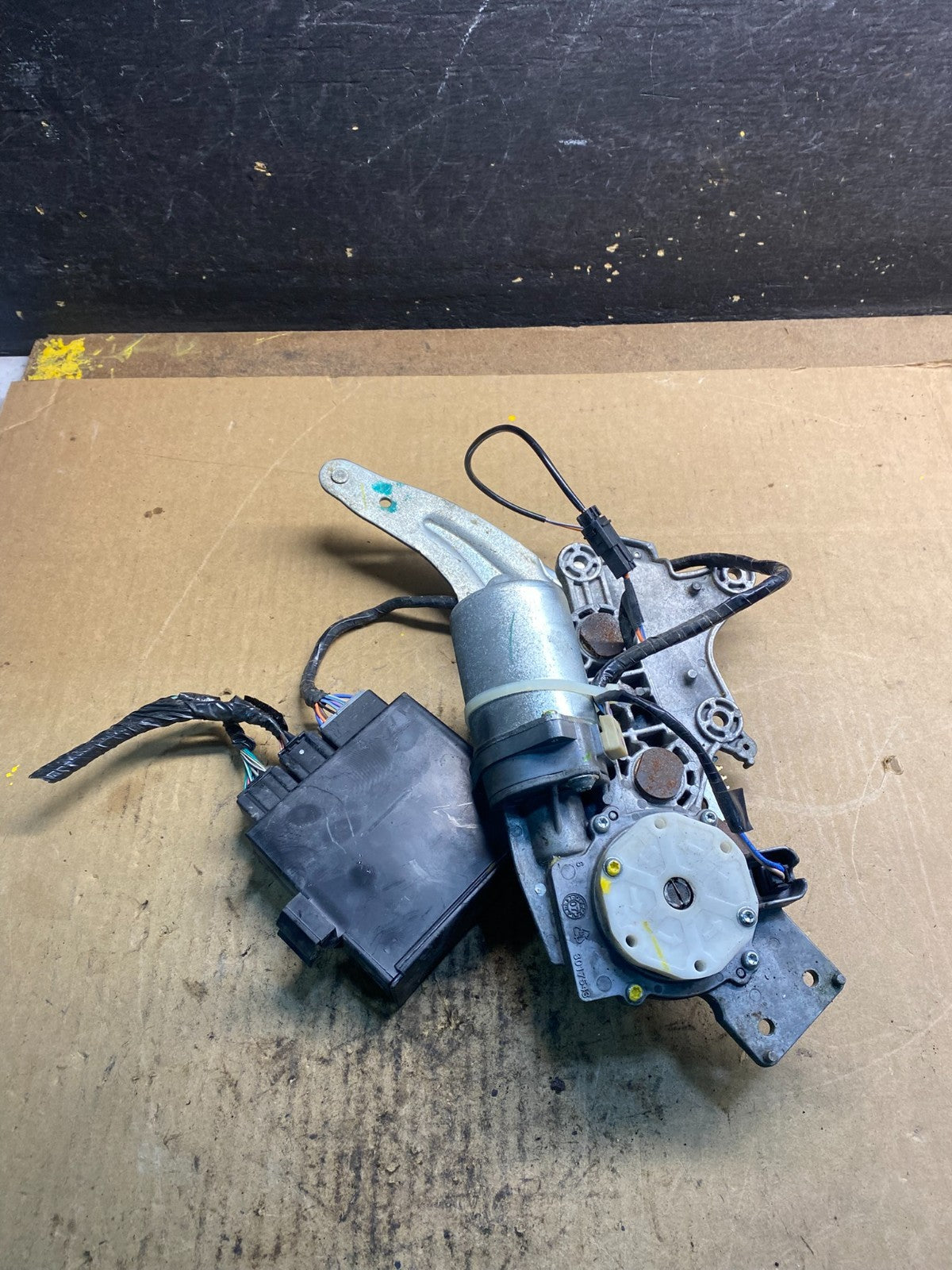 2007 - 2008 Cadillac Chevy GMC Rear Liftgate Door Control Module z2418 DG3