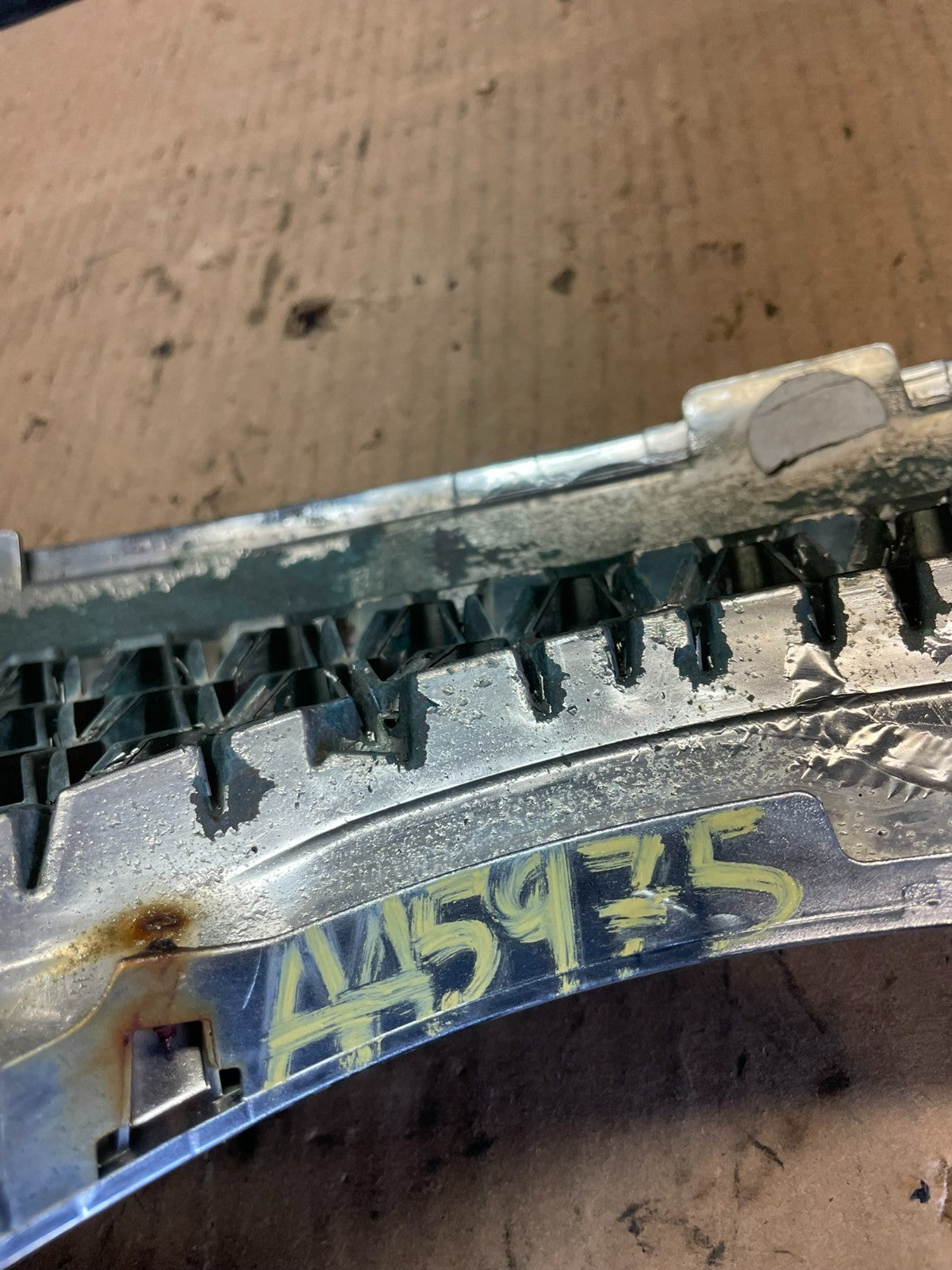 2007 to 2011 Hyundai Veracruz Chrome Grille Grill OEM AA5975 DG11