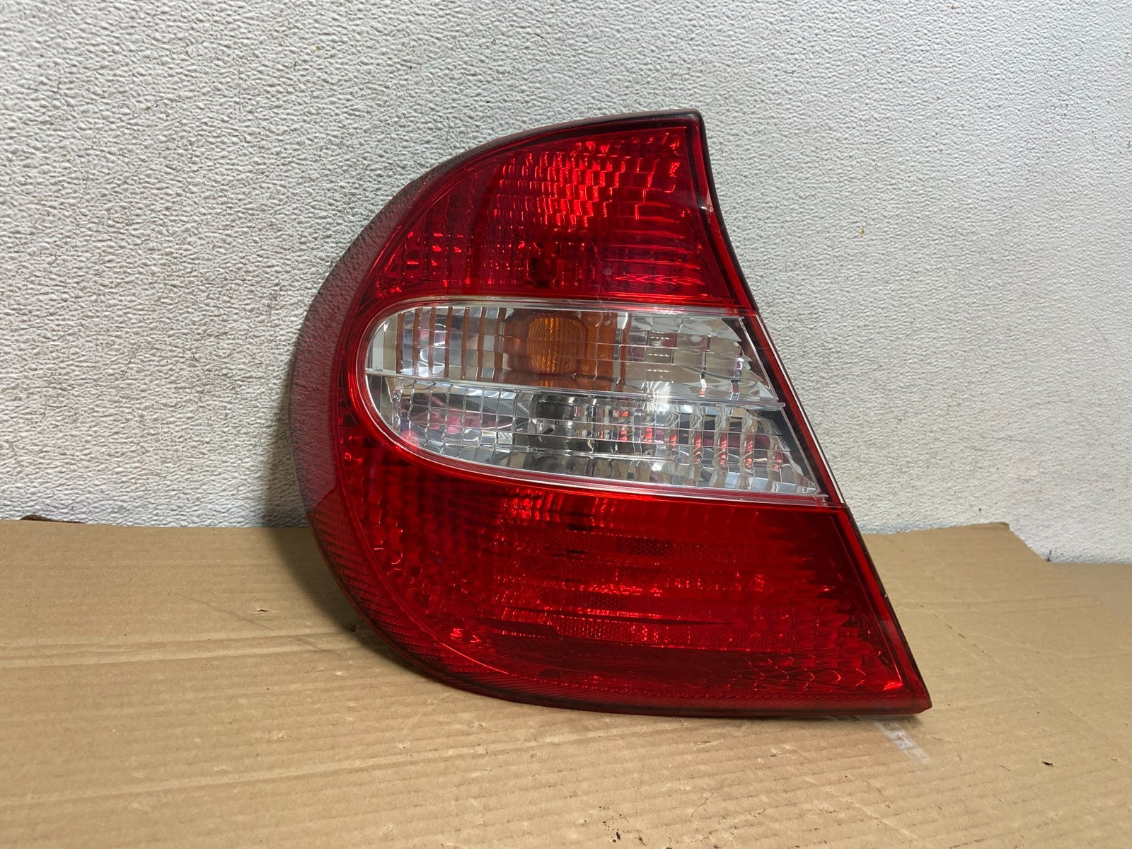 2002 2003 2004 Toyota Camry Left Driver LH Side Tail Light AG8967 DW0