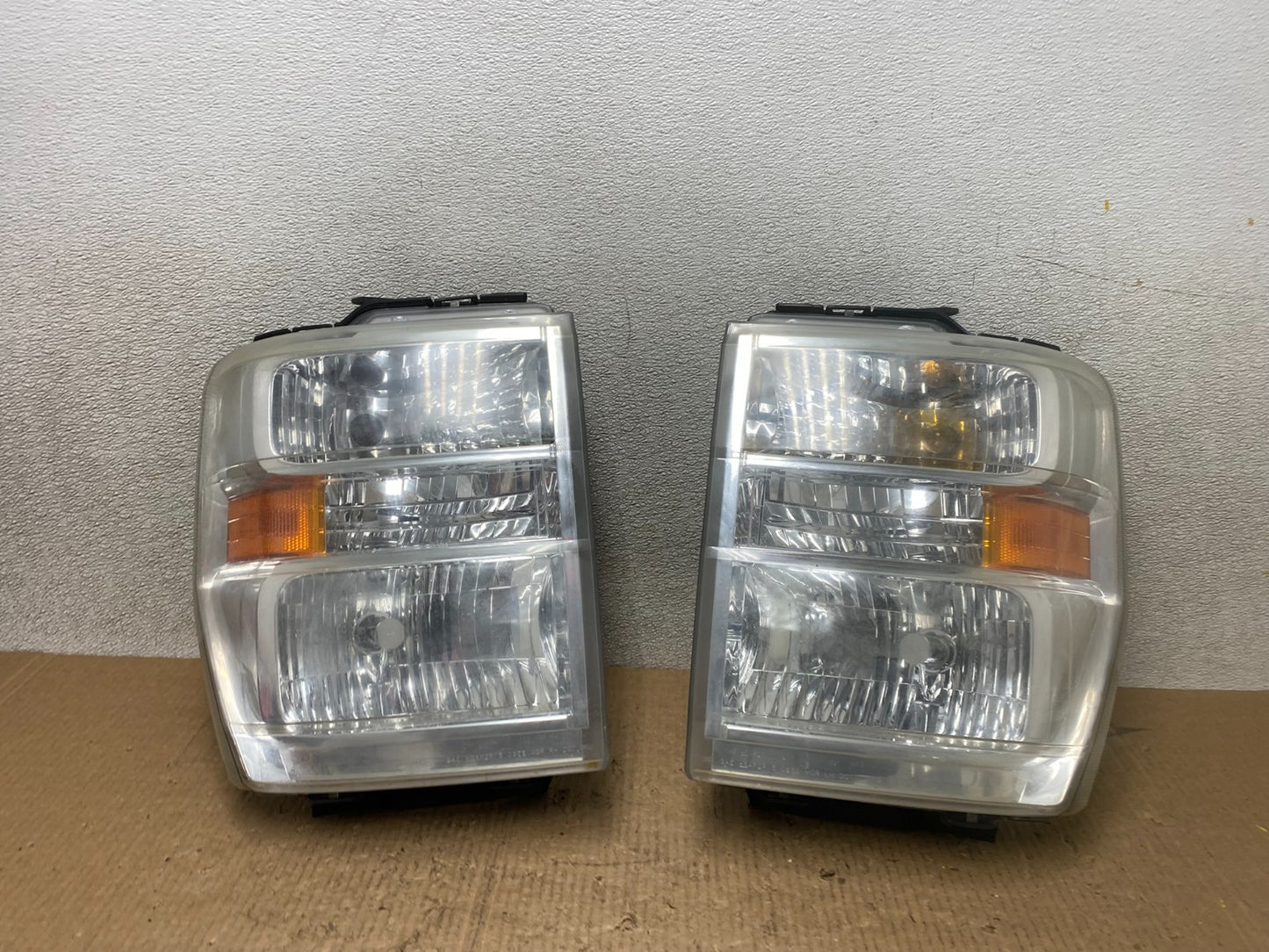 2008-2014 Ford Econoline E150 E250 E350 Left+Right Headlights W5356 DW0
