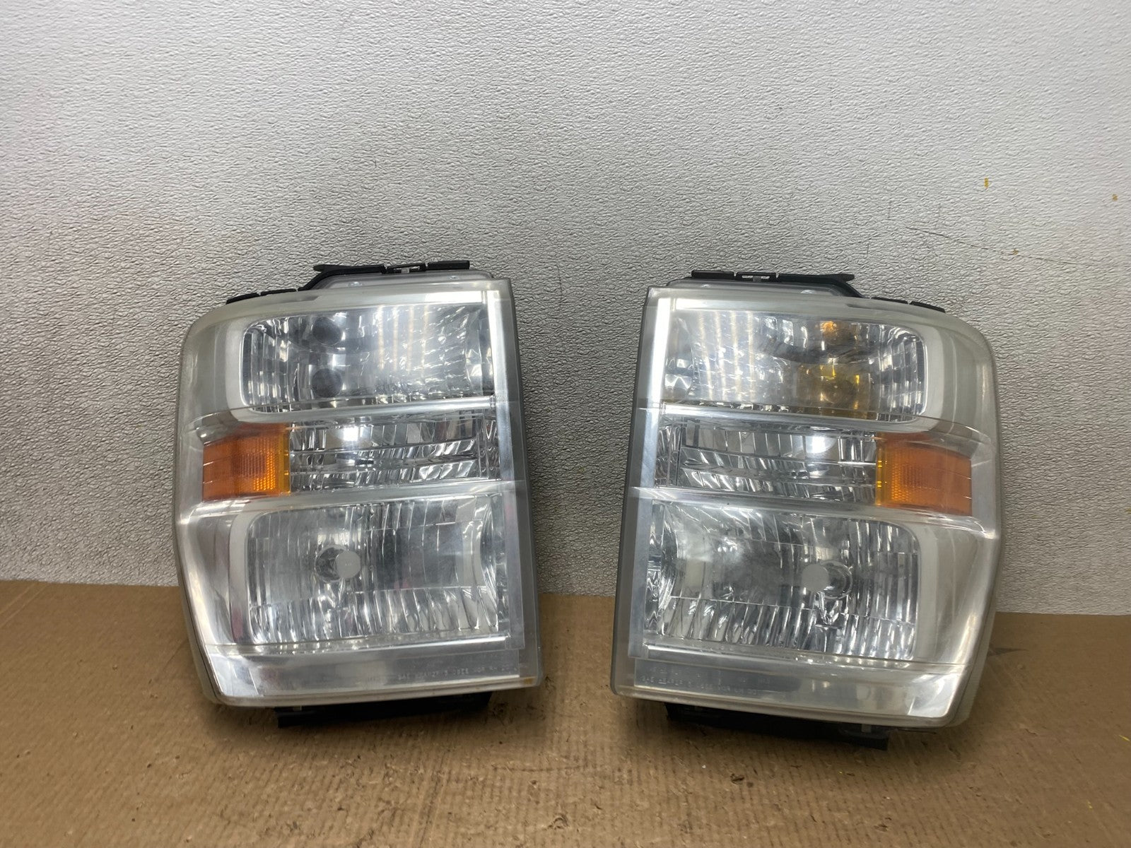 2008-2014 Ford Econoline E150 E250 E350 Left+Right Headlights W5356 DW0