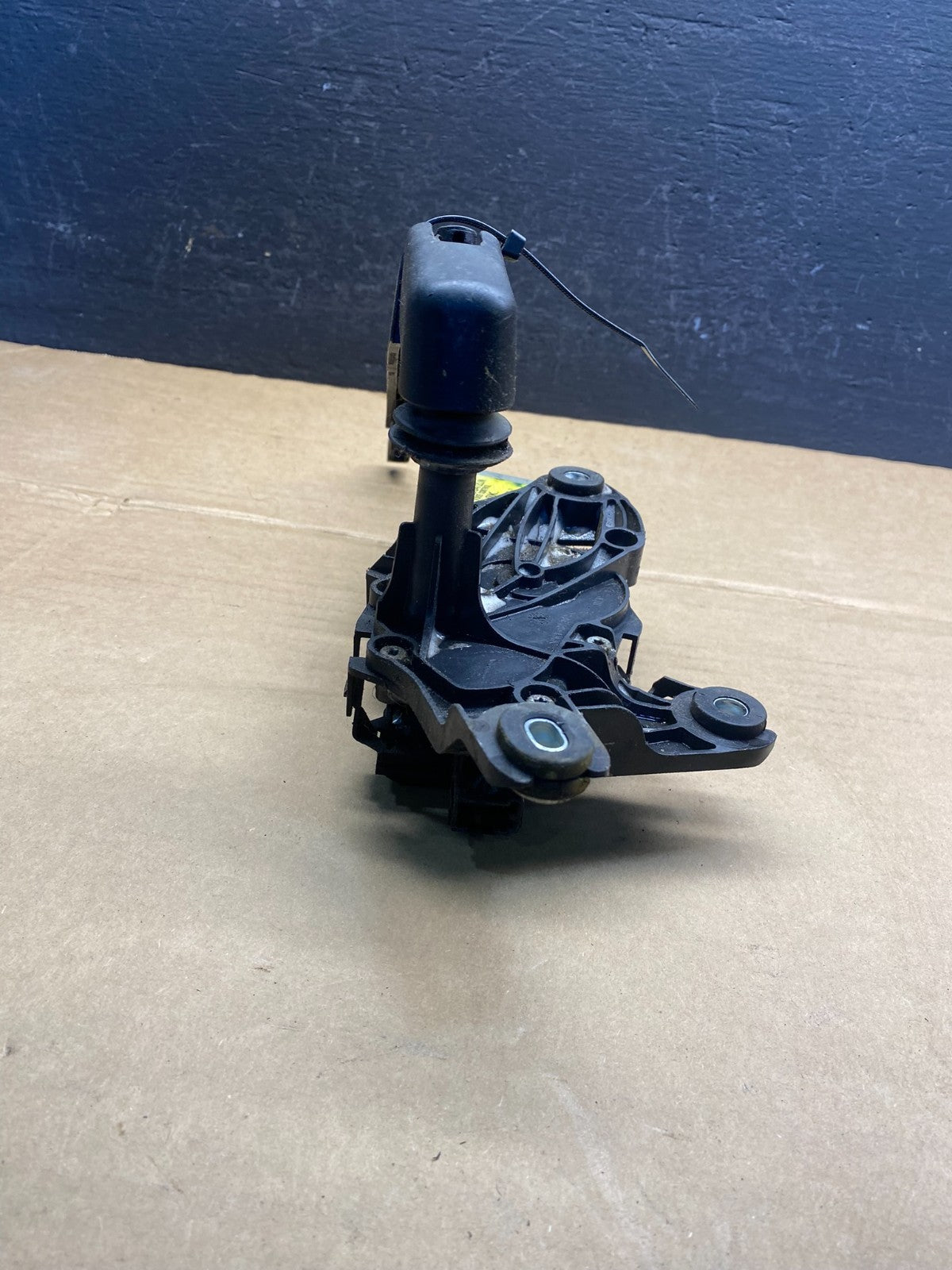 2013 to 2019 Ford Escape Rear Windshield Wiper Motor AD3522 DG4