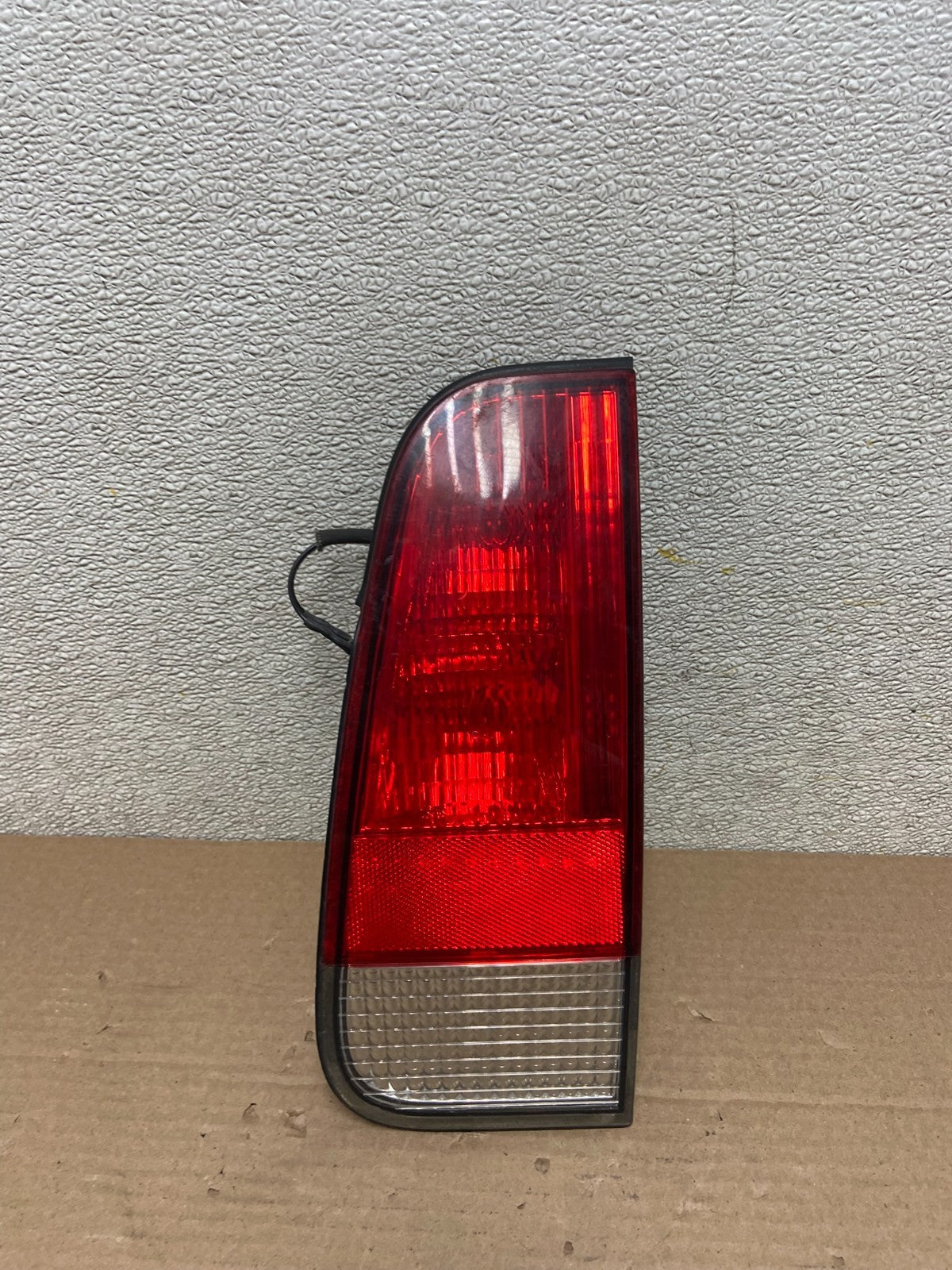 2003 to 2005 Lincoln Aviator Right Passenger Inner Tail Light Side OEM AB1043 LK0