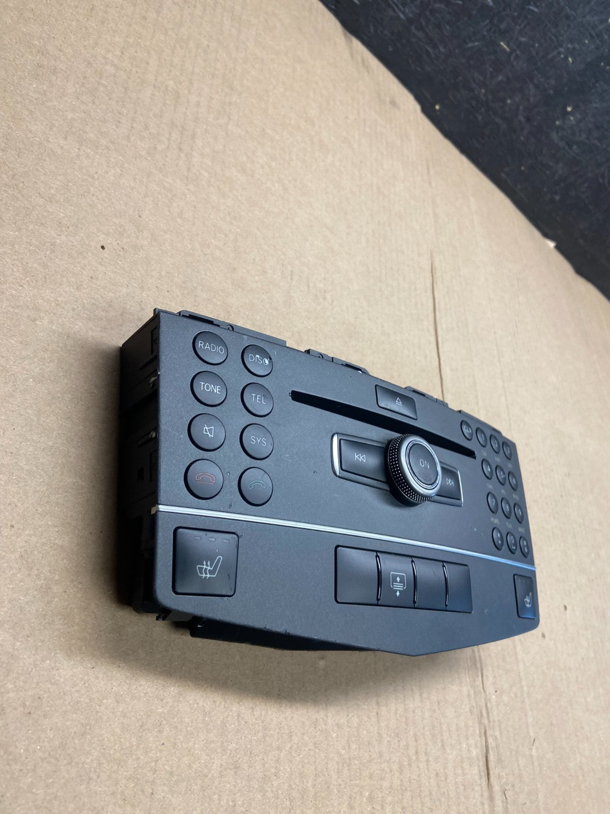 2008-2011 Mercedes W204 C300 C350 Navi Command Radio DVD CD Audio AE4212 DG1