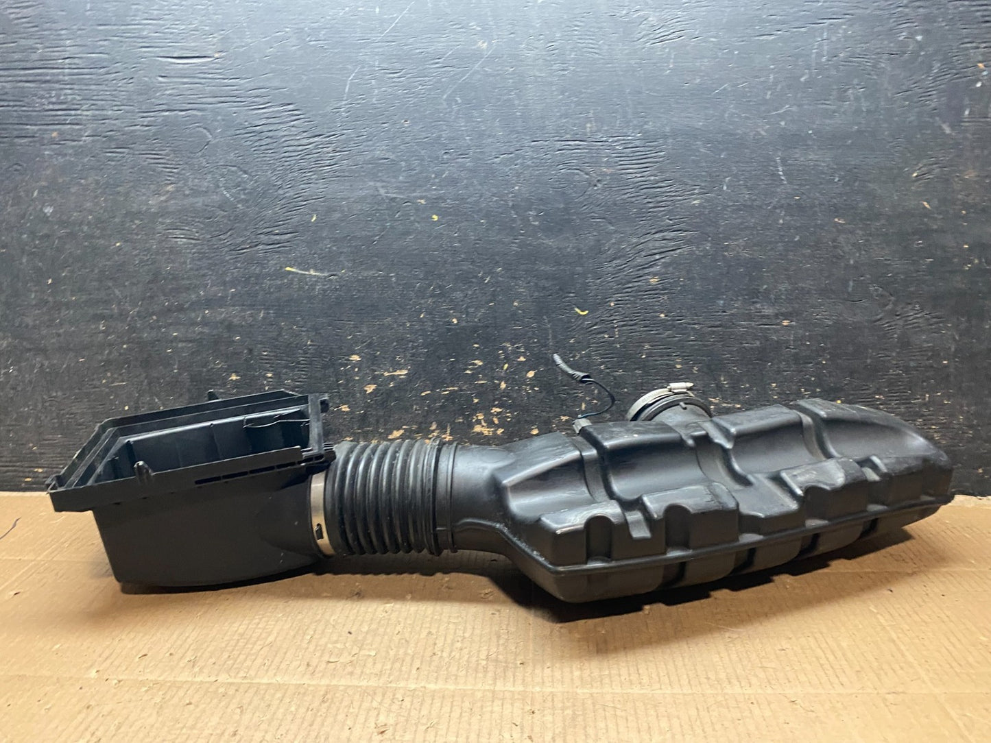 2011-2022 Jeep Grand Cherokee 5.7L V8 Air Cleaner Hose Tube OEM Y1852 DG4