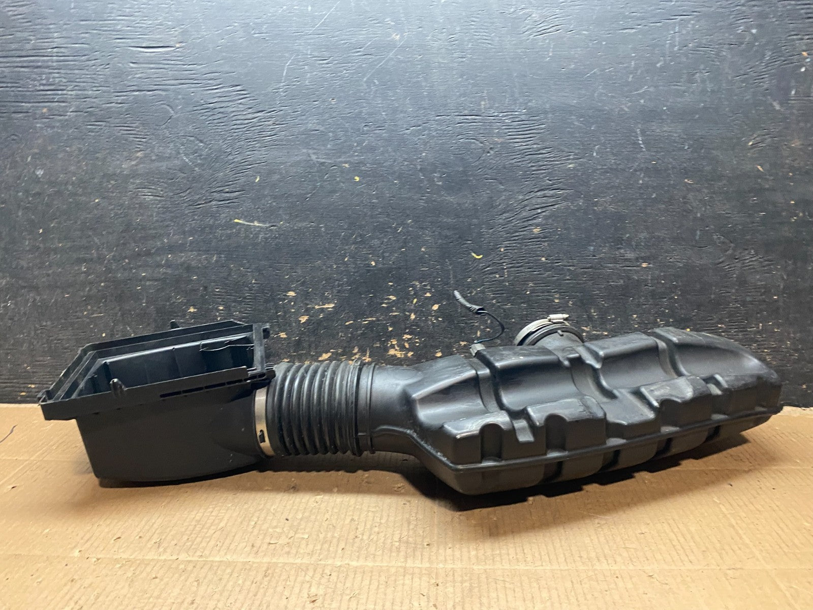 2011-2022 Jeep Grand Cherokee 5.7L V8 Air Cleaner Hose Tube OEM Y1852 DG4