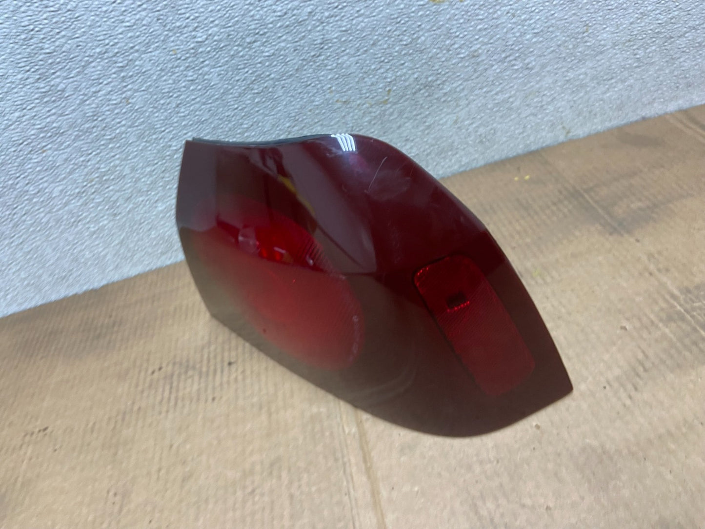 2000 to 2005 Chevrolet Impala Right Passenger Rh Side Tail Light OEM AA5305 DW1