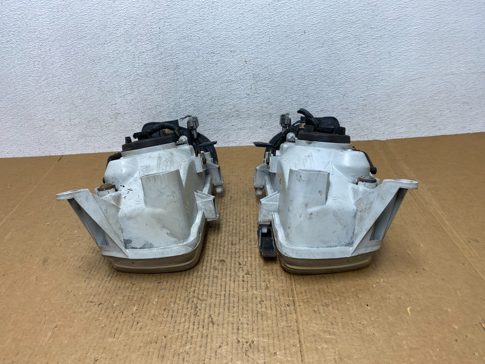 1999-2004 Nissan Pathfinder Left+Right Side Set Halogen Headlights AE1365 DW10