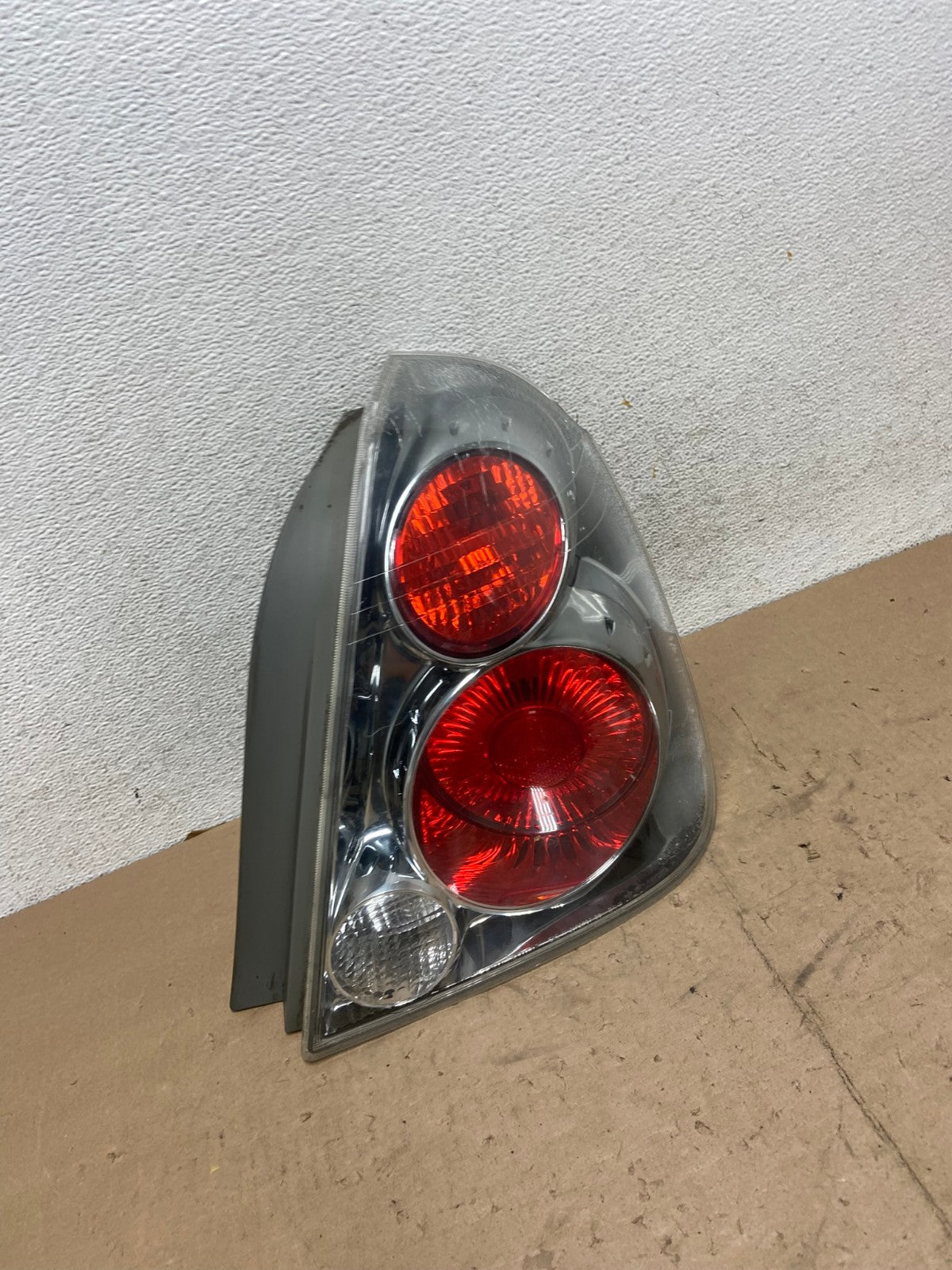 2005 to 2006 Nissan Altima Tail Light Right Passenger RH Side AG5621 LK2