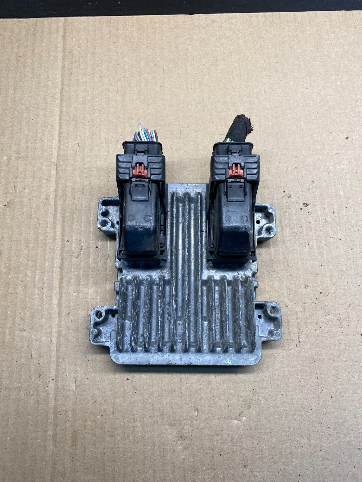 2010 to 2013 Chevrolet Silverado Yukon Engine Control Module ECM ECU AG9442 DW0