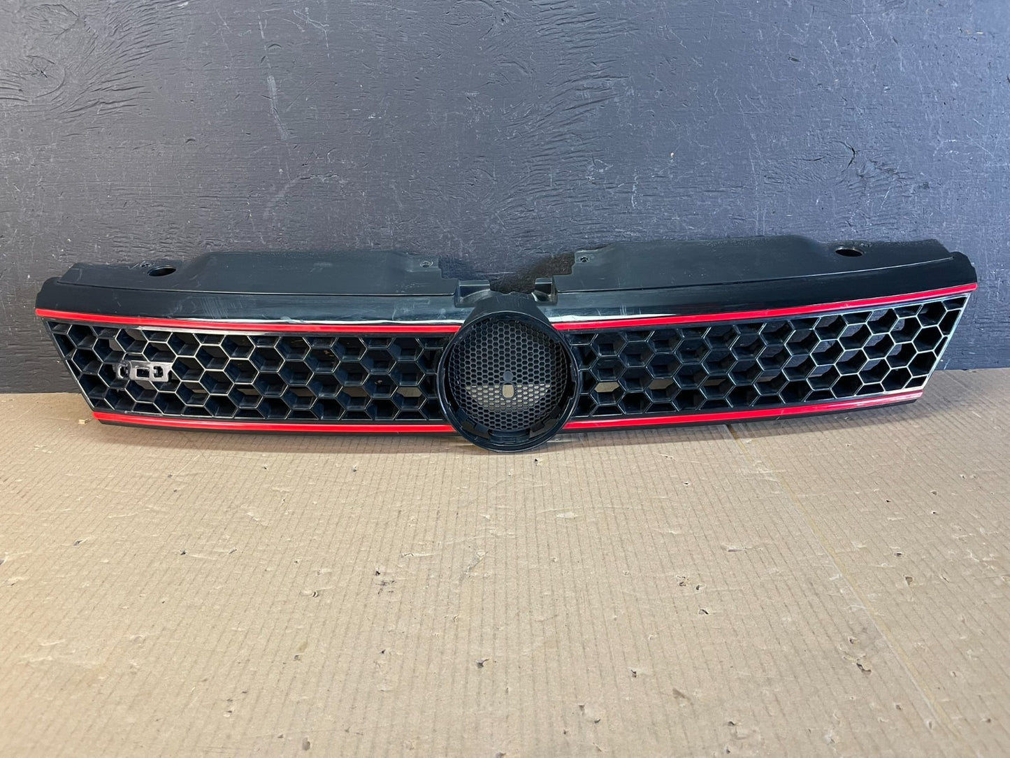 2011 to 2014 Volkswagen Jetta GLI Sedan Front Upper Grille Grill ae3749 DG0