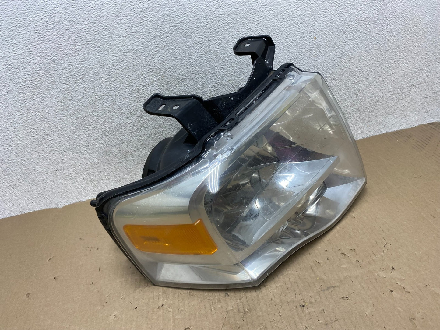 2007 to 2014 Ford Expedition Right Passenger RH side Headlight Halogen AG6966 DW2