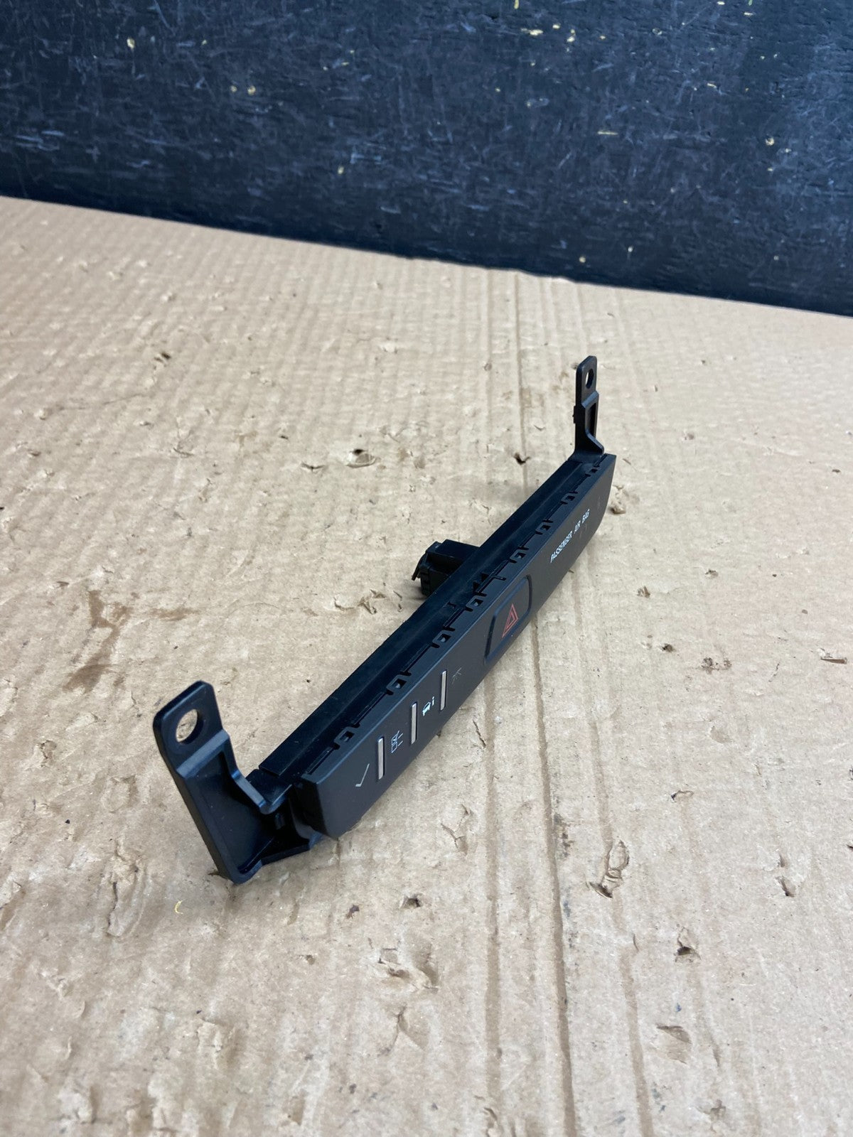 2013 - 2017 Buick Enclave Center Dash Hazard Waring Multi Switch AF6383 DG1