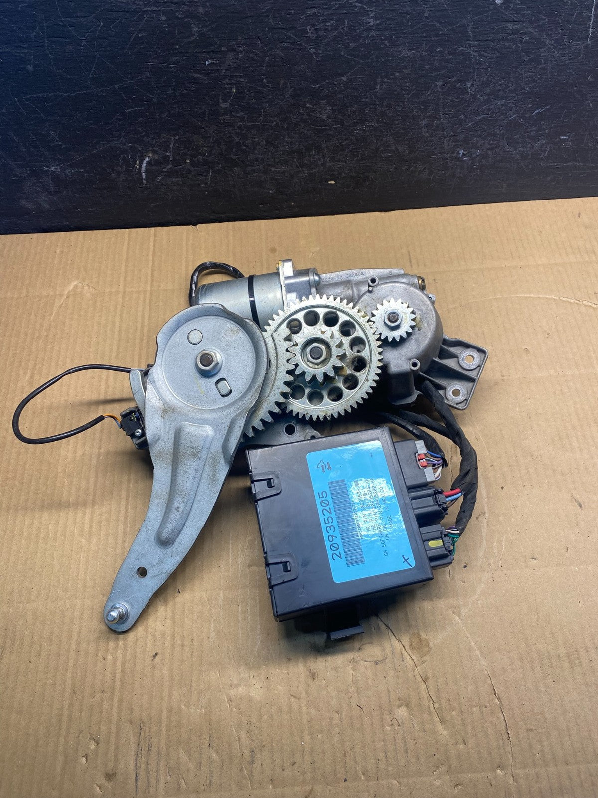 2009-2012 GMC Acadia Power Motor Liftgate Tailgate Control Module AD4905 DG3