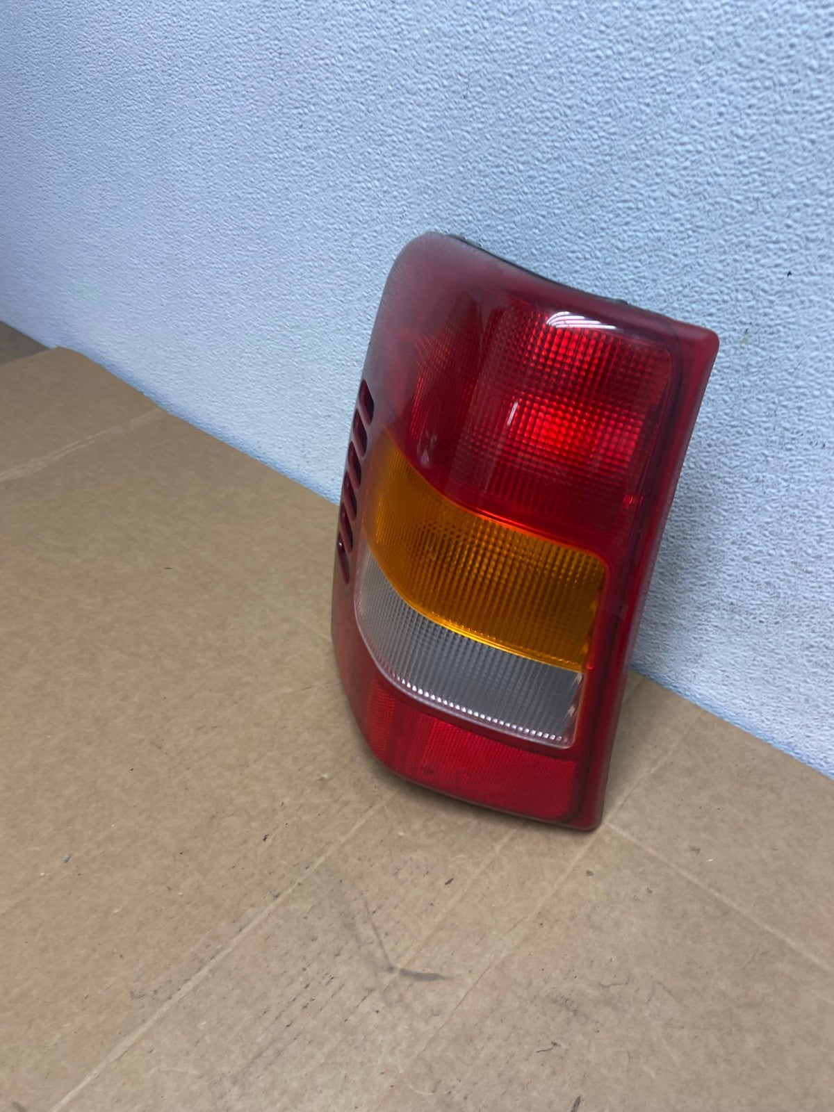 1999 - 2004 Jeep Grand Cherokee WJ Left Driver Lh Tail Light AD5390 LK1