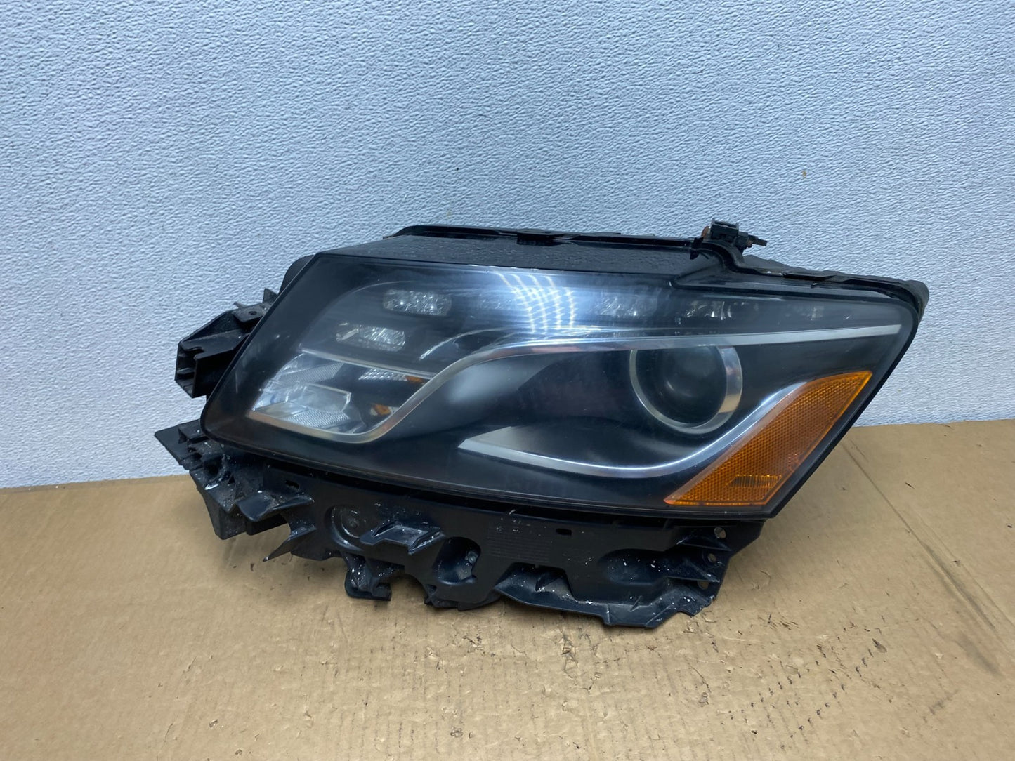 2009-2012 Audi Q5 Left Driver LH Side Xenon HID Headlight AD1074 DW0