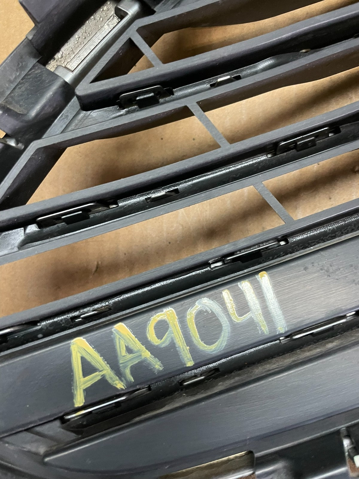 2014 to 2019 Ford Fiesta Front Upper Grille Grill aa9041 DG11