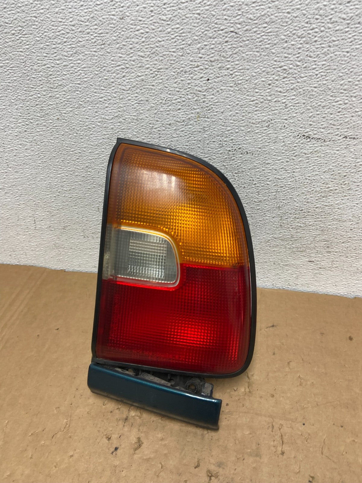 1996 - 1997 Toyota Rav4 Right Passenger Rh Side Tail Light AD3277 DW0