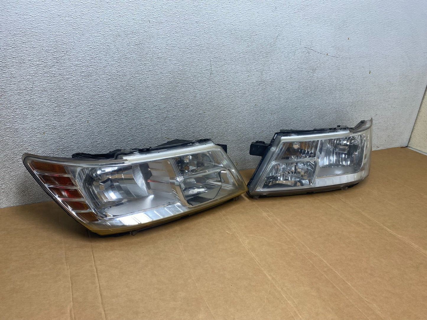 2009 to 2017 Dodge Journey Headlights Left+Right Set Halogen T1138 DW2
