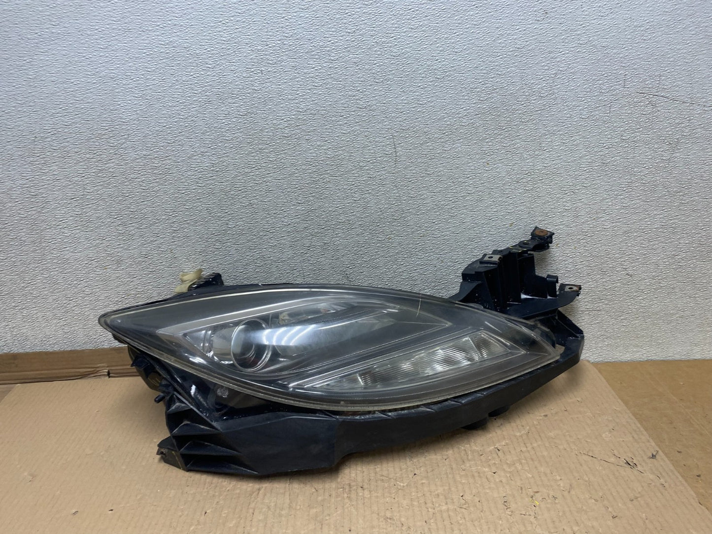2009 - 2010 Mazda 6 Right Passenger Side Xenon Headlight U2723 DW0