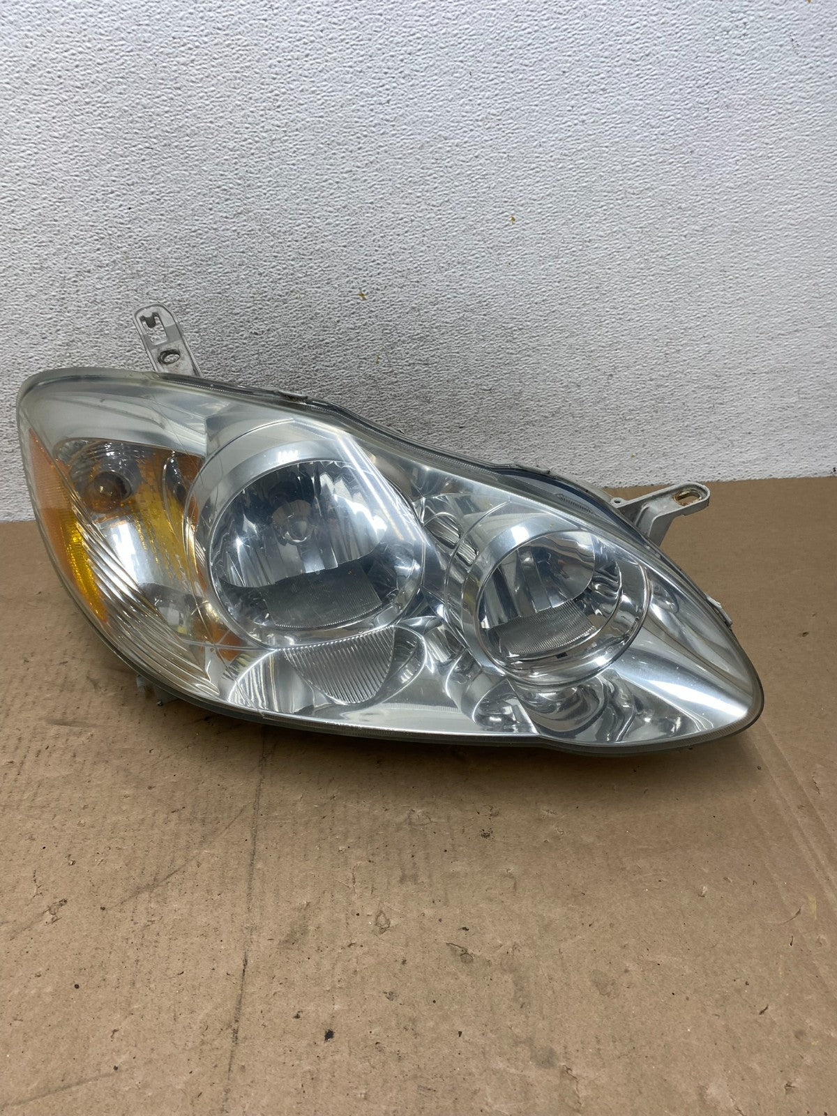 2005 to 2008 Toyota Corolla Right Passenger RH Side Headlight AG4701 DW0