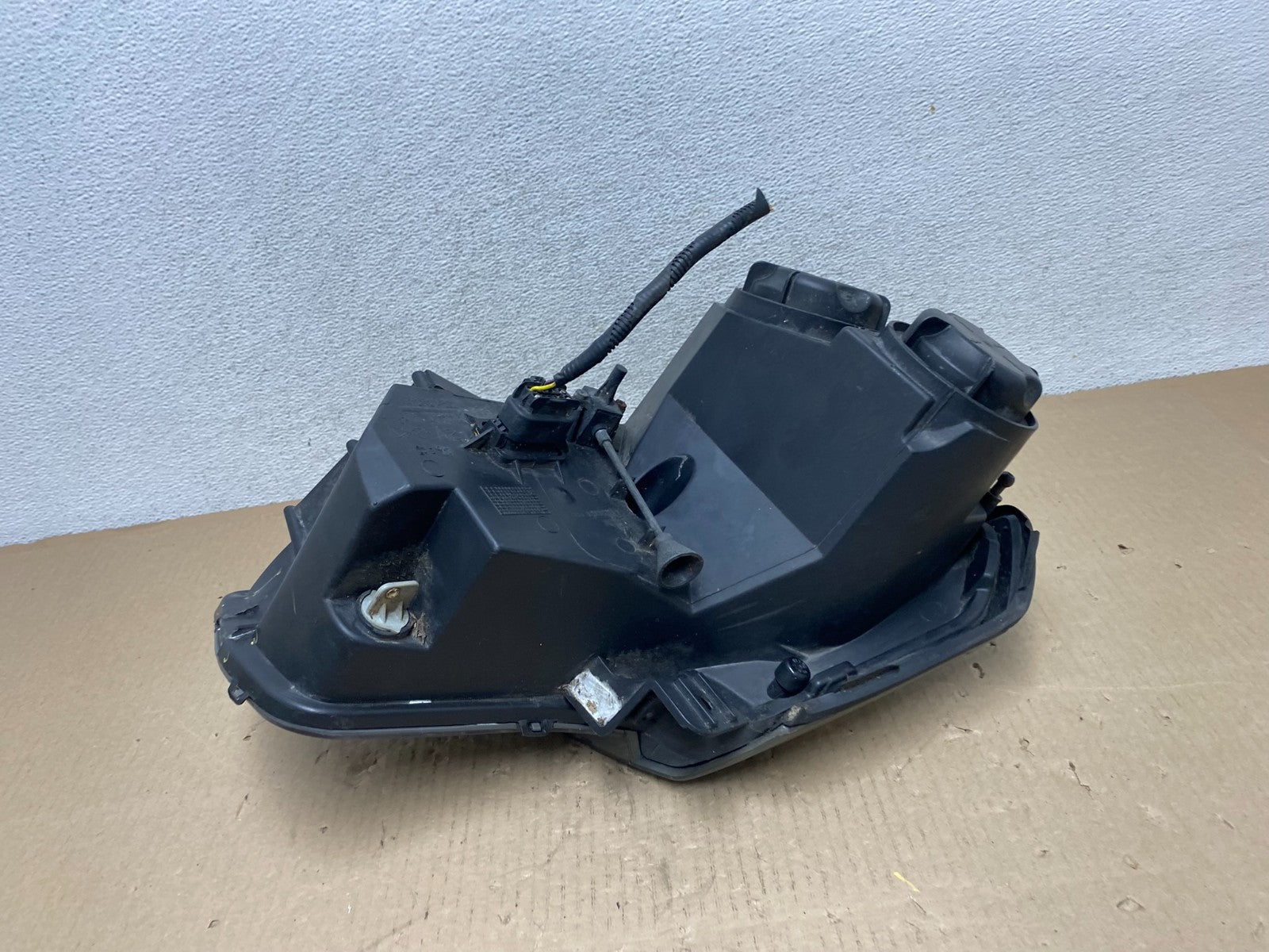2003 to 2007 Cadillac CTS Left Driver LH Halogen Headlight AG59307
