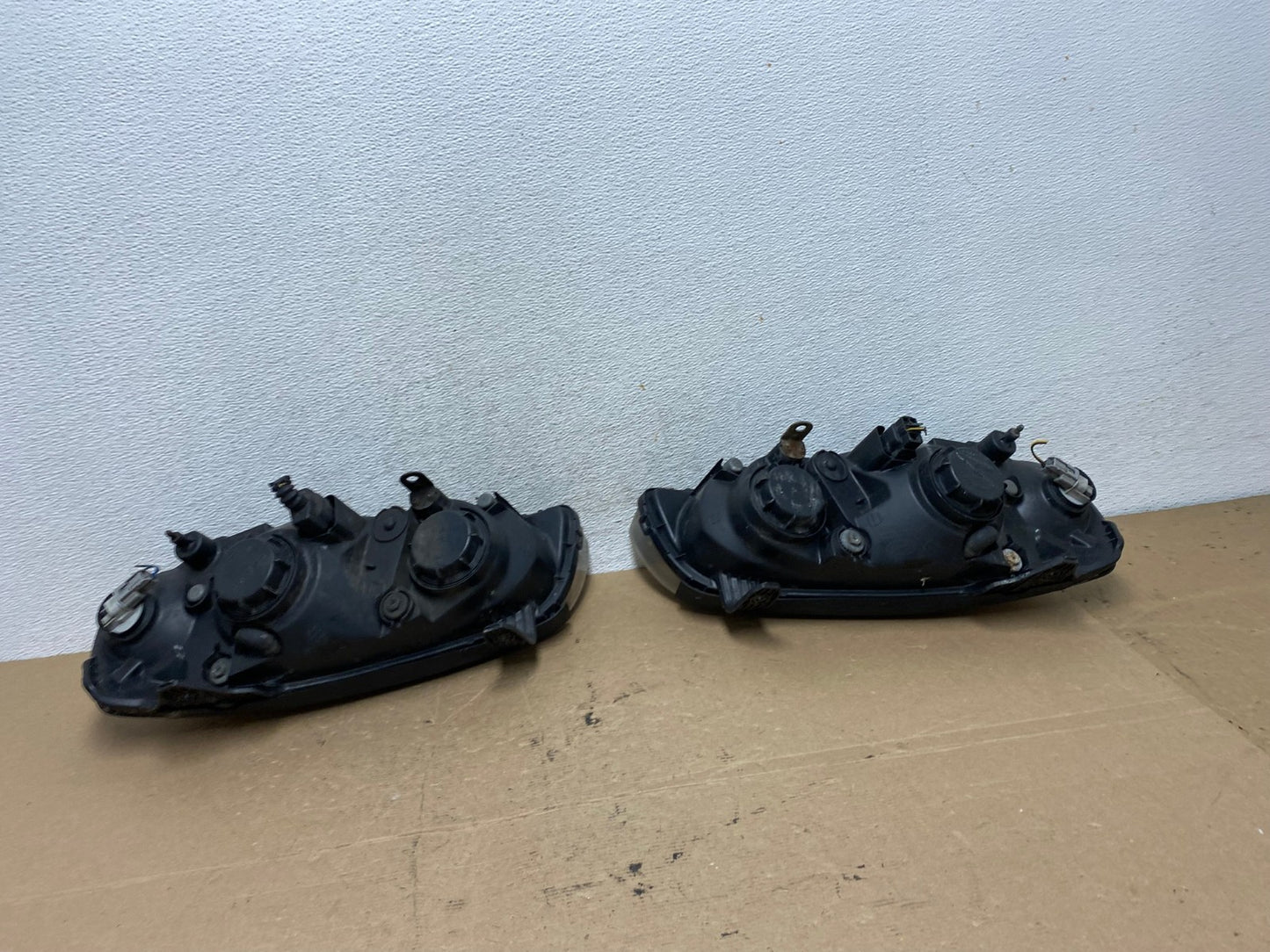 2004 to 2006 Hyundai Elantra Left+Right Set Halogen Headlights AF4580 LK7