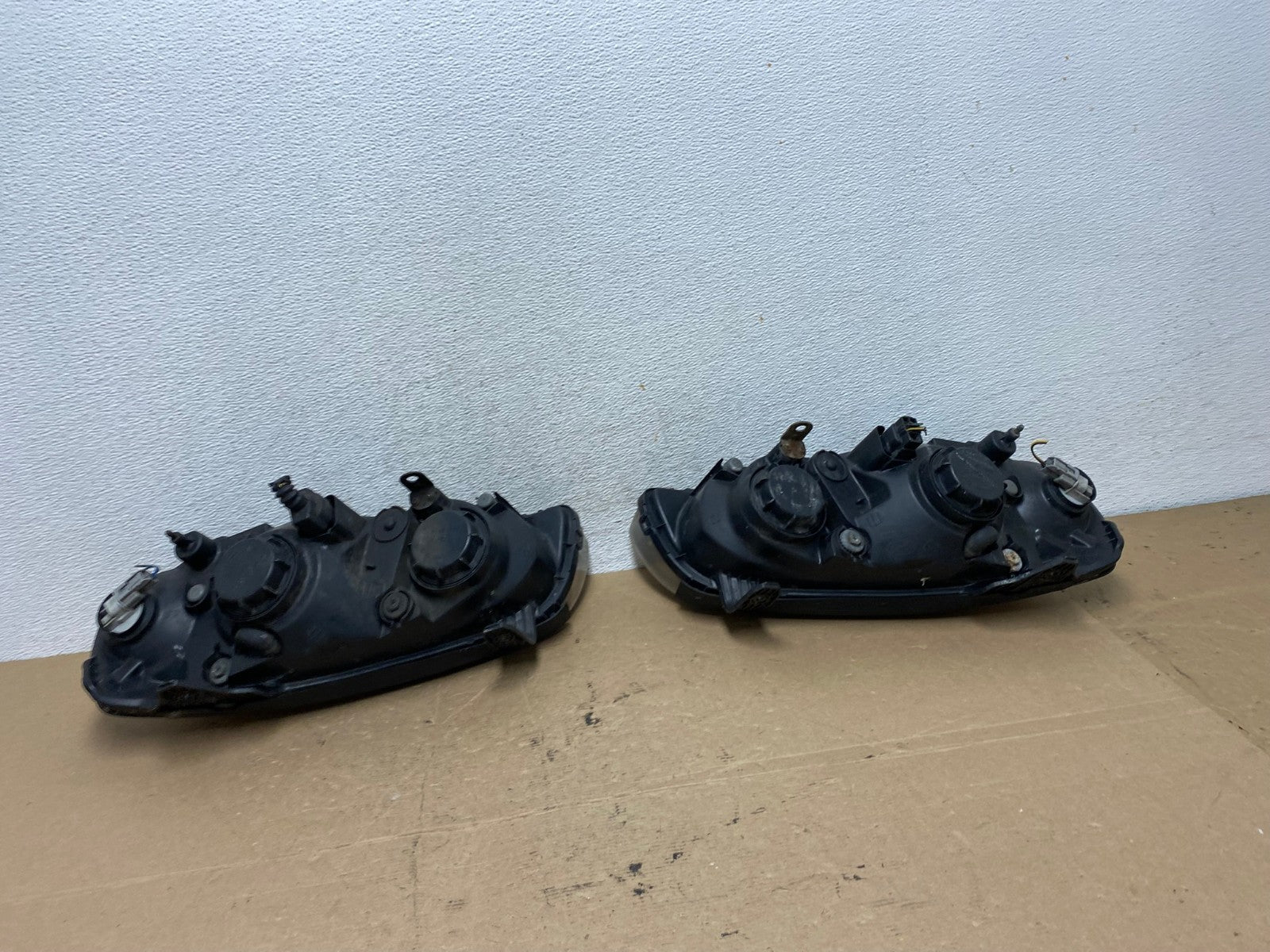 2004 to 2006 Hyundai Elantra Left+Right Set Halogen Headlights AF4580 LK7