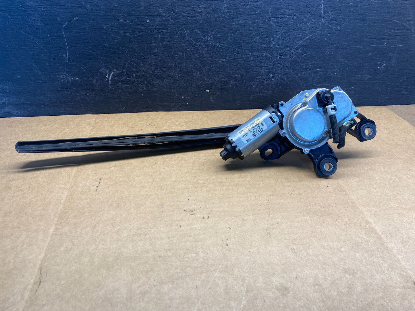 2007 to 2015 Audi Q7 Rear Windshield Washer Wiper Motor AD7470 DG5