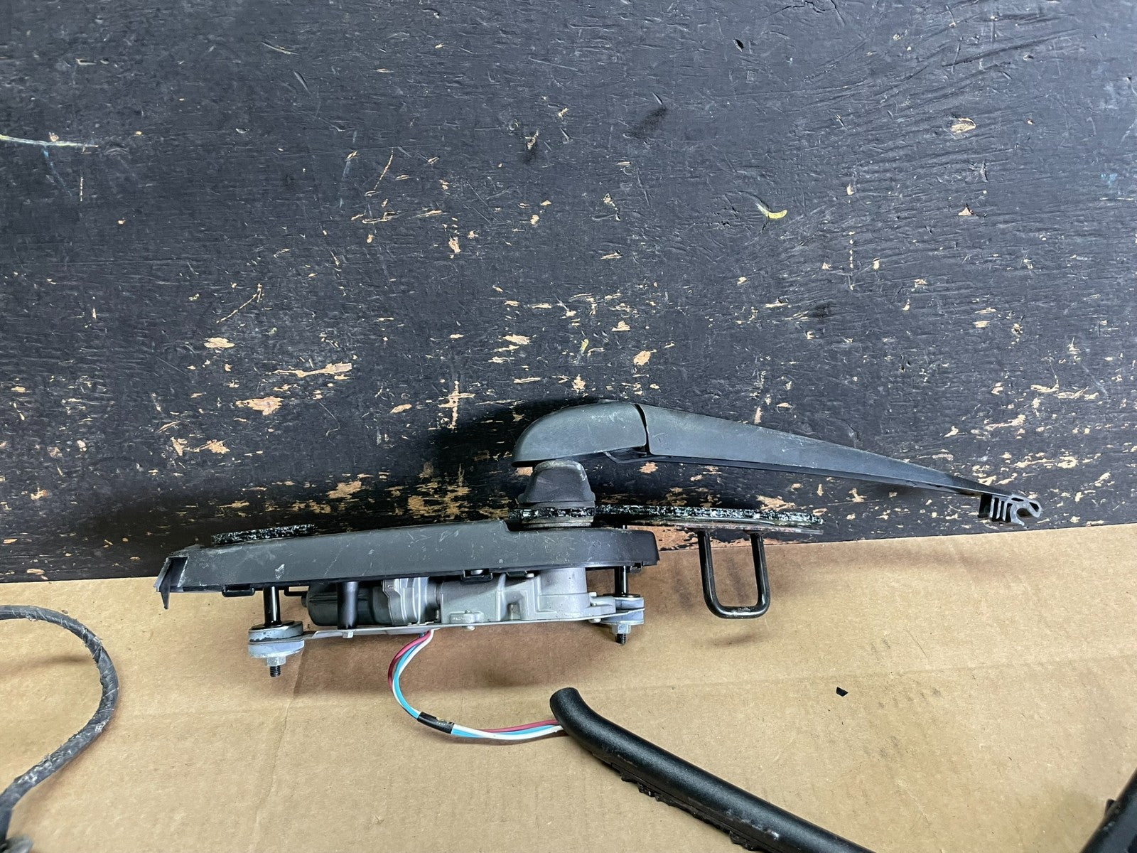 2011-2013 Jeep Grand Cherokee Tailgate Door Rear Wiper Motor Wiper aa8950 DG4