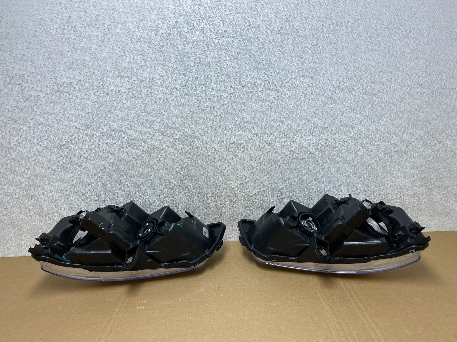 2008 to 2016 Chrysler Town and Country Left+Right Side Headlights AF9905 DW7